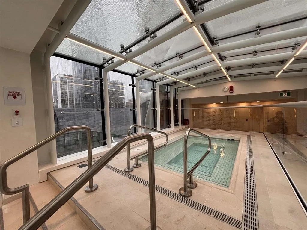 2702 1033 Nelson Street