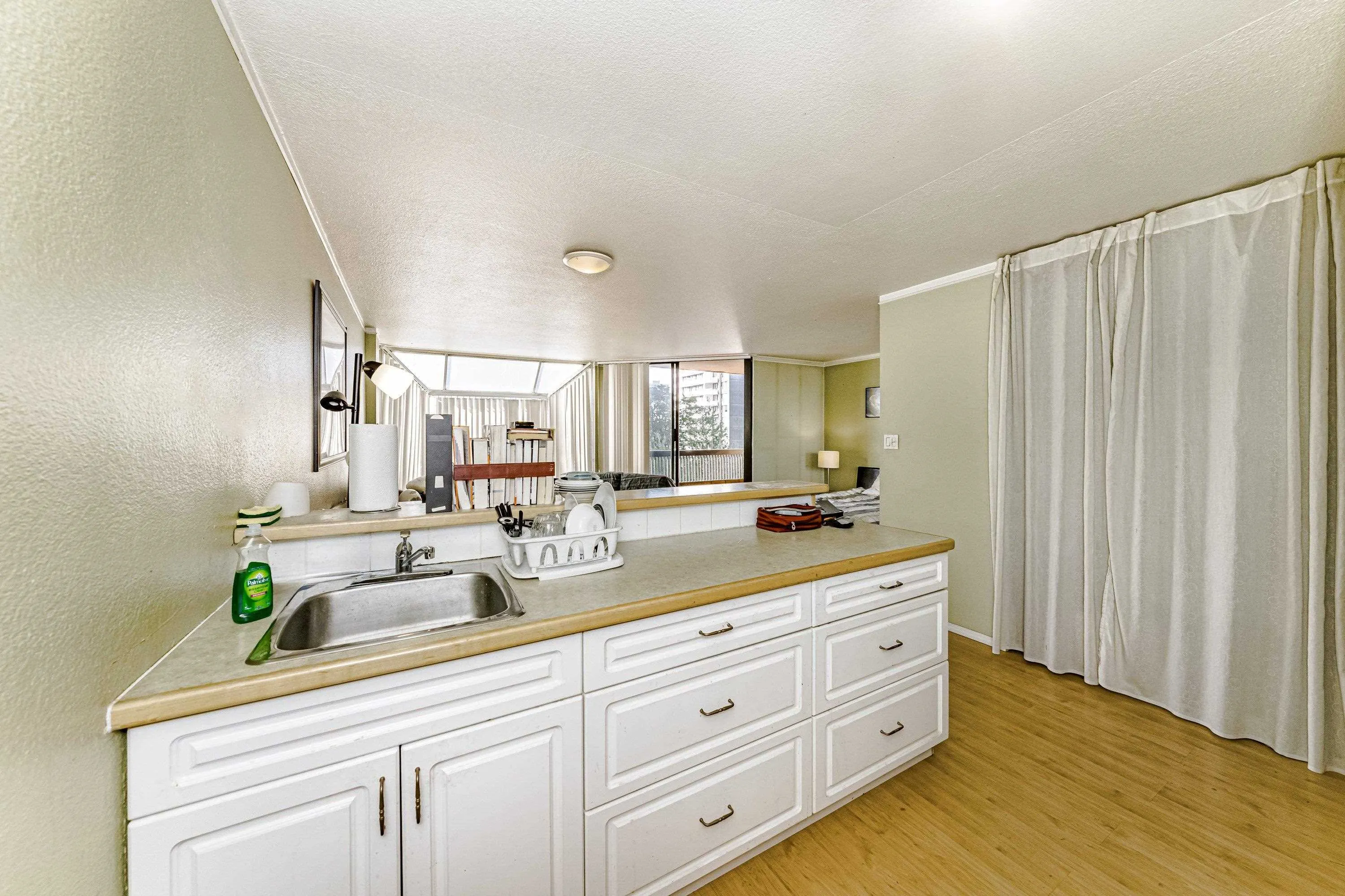 610 1330 Burrard Street