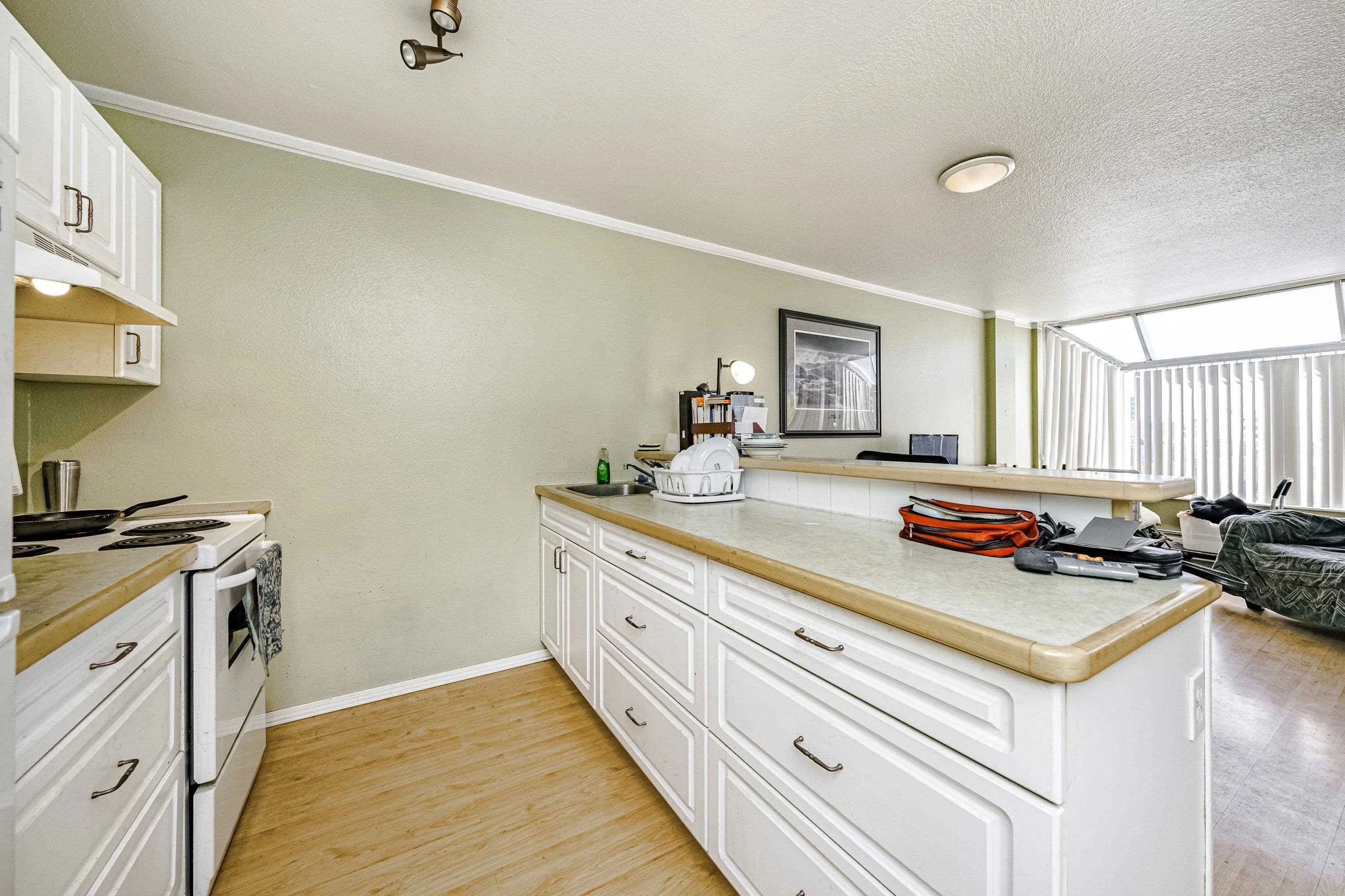 610 1330 Burrard Street