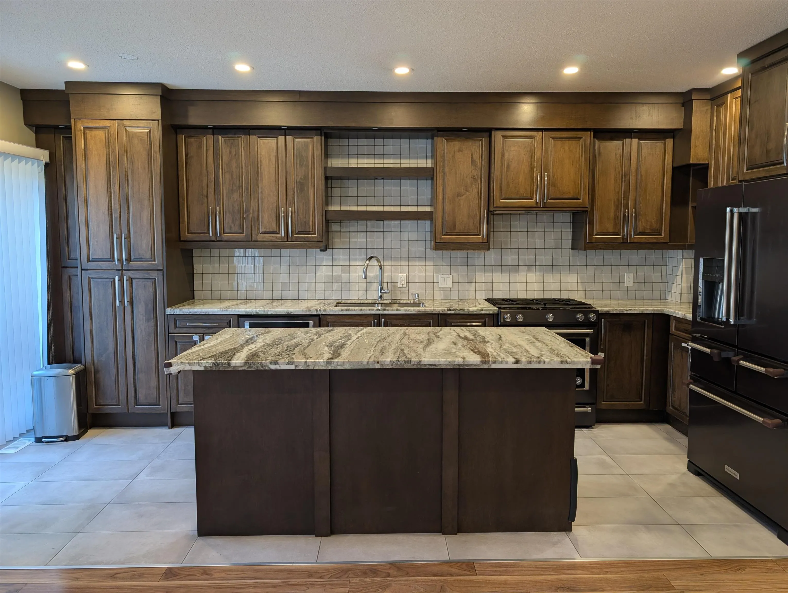 20 3711 Robson Court