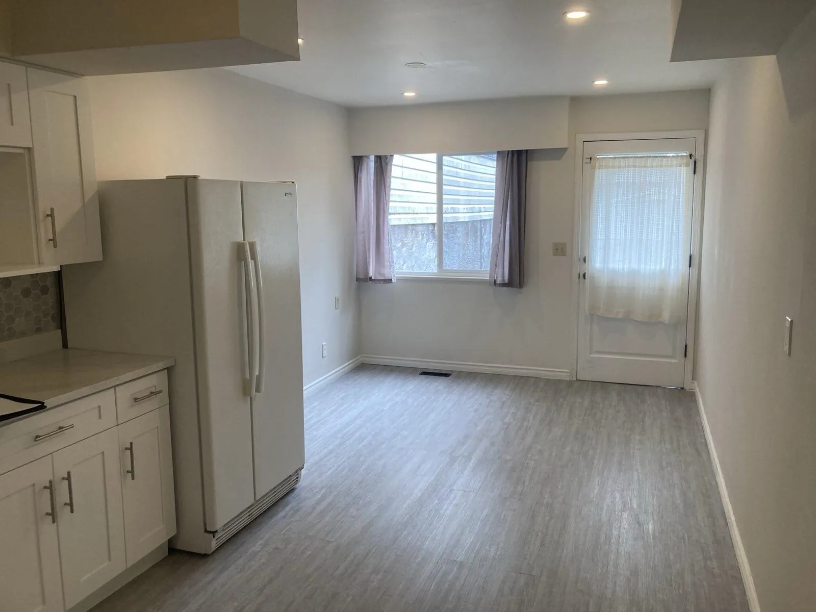 UPPER 2161 Prairie Street