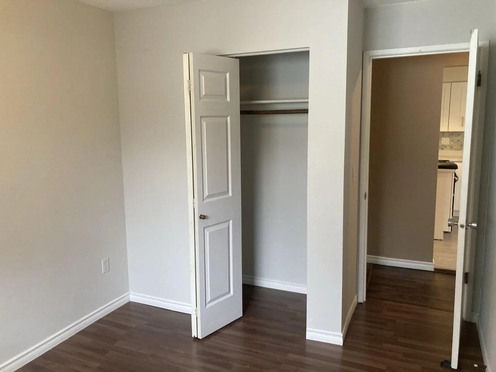 UPPER 2161 Prairie Street