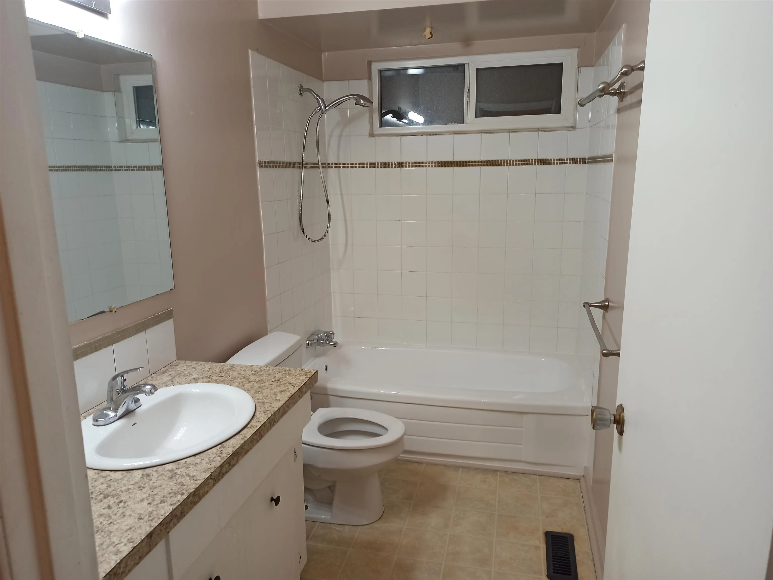 UPPER 2161 Prairie Street