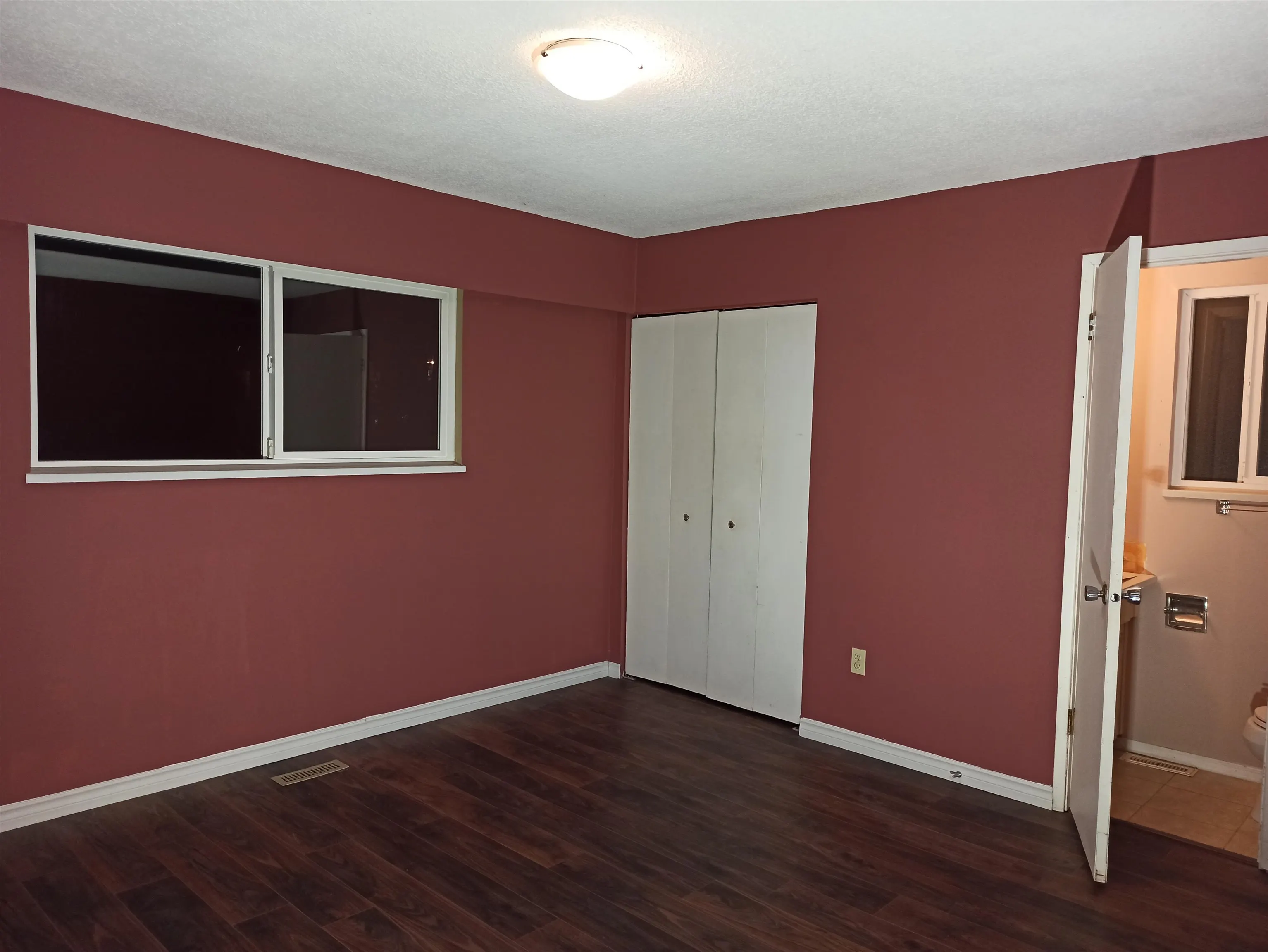 UPPER 2161 Prairie Street