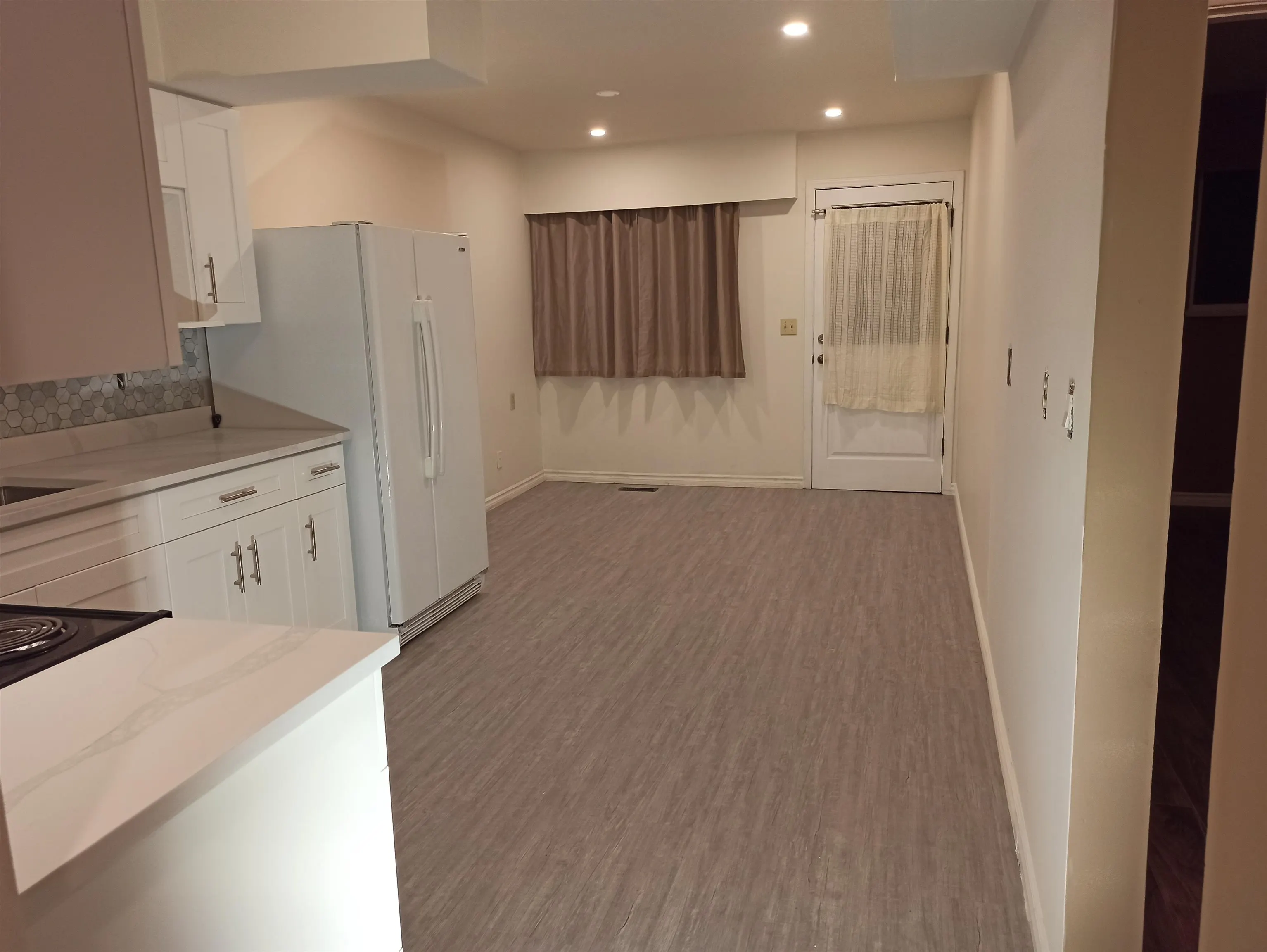 UPPER 2161 Prairie Street