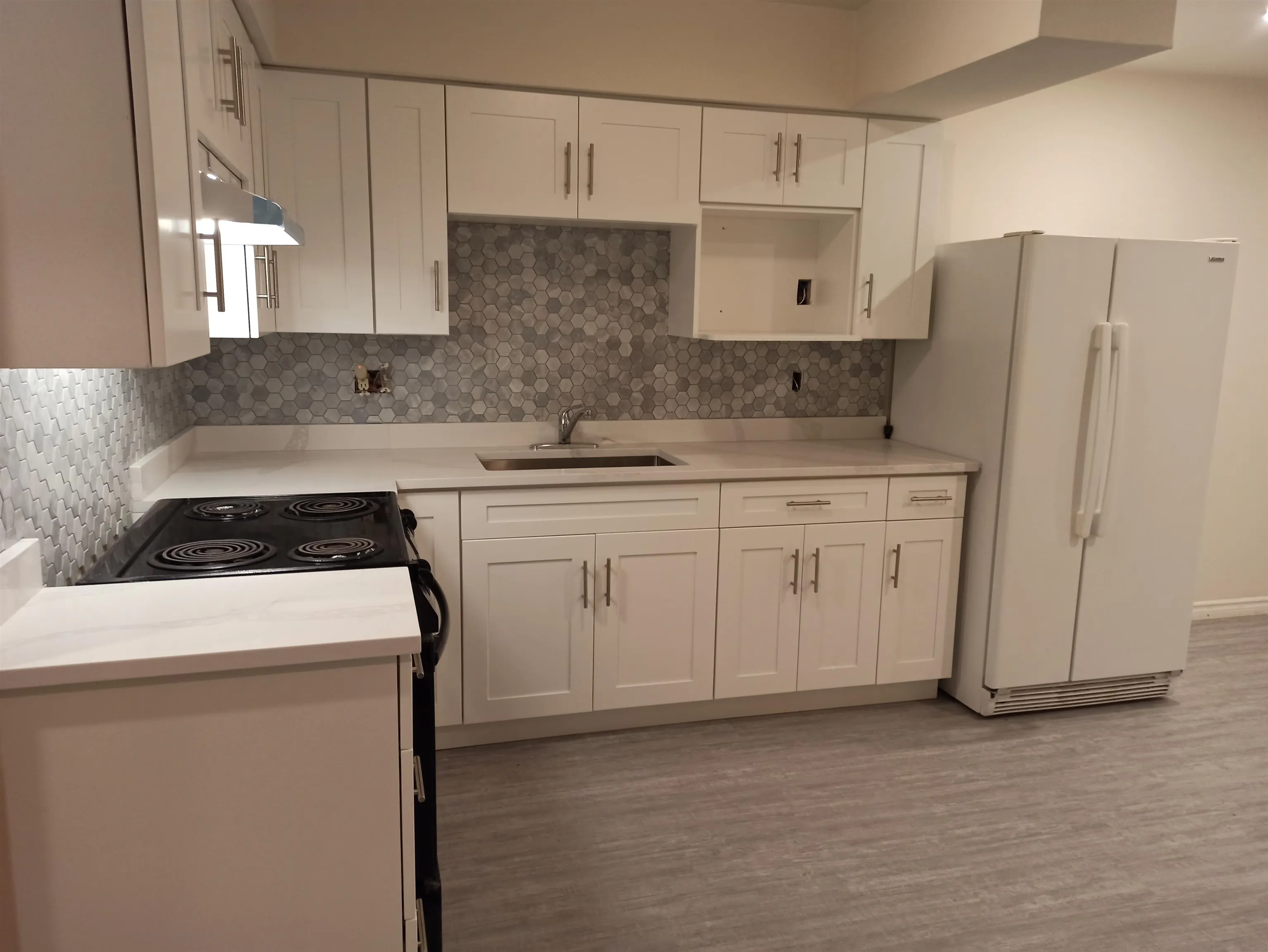 UPPER 2161 Prairie Street