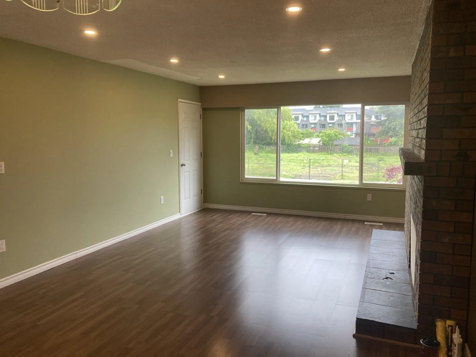 UPPER 2161 Prairie Street