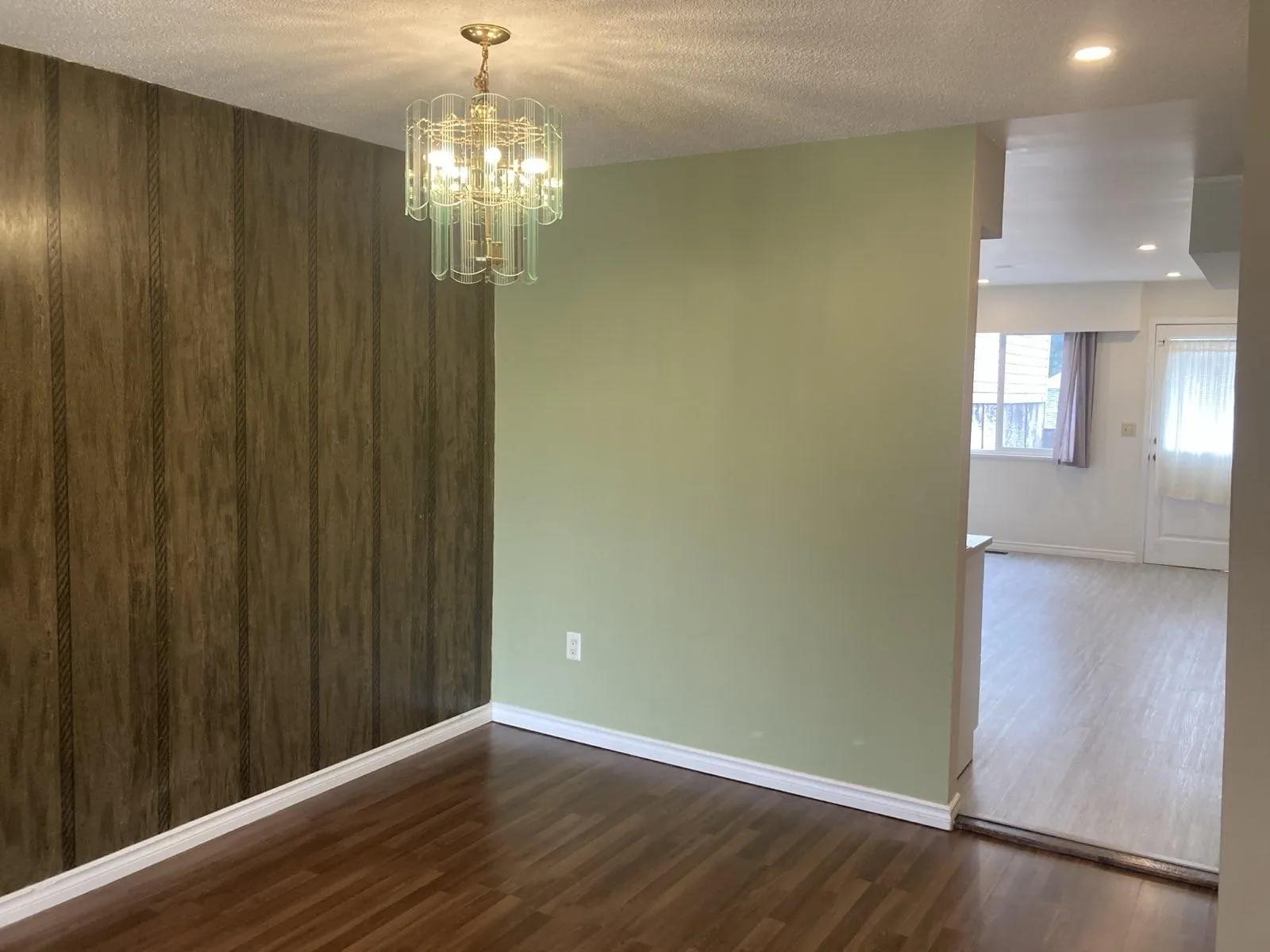 UPPER 2161 Prairie Street