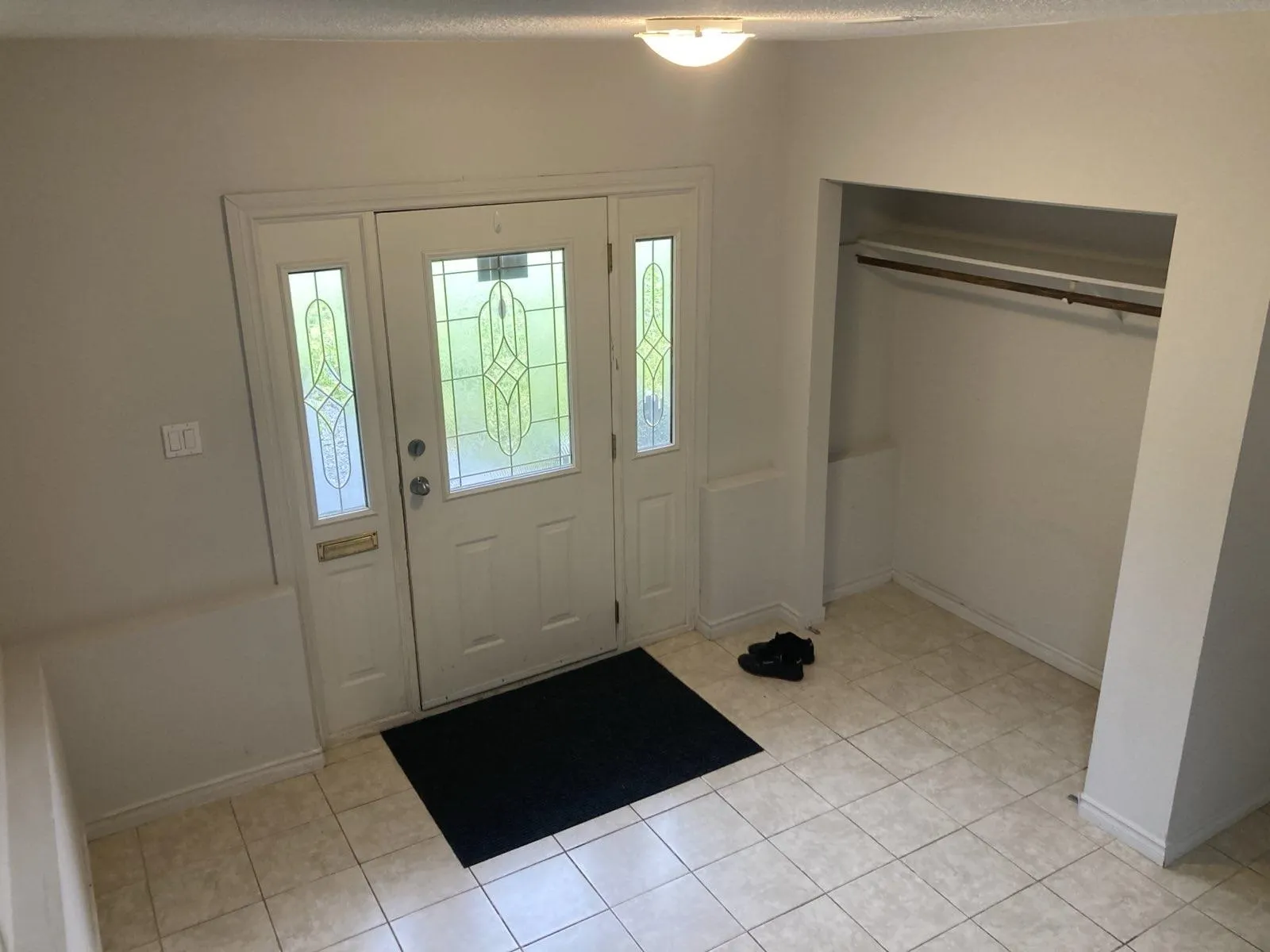 UPPER 2161 Prairie Street