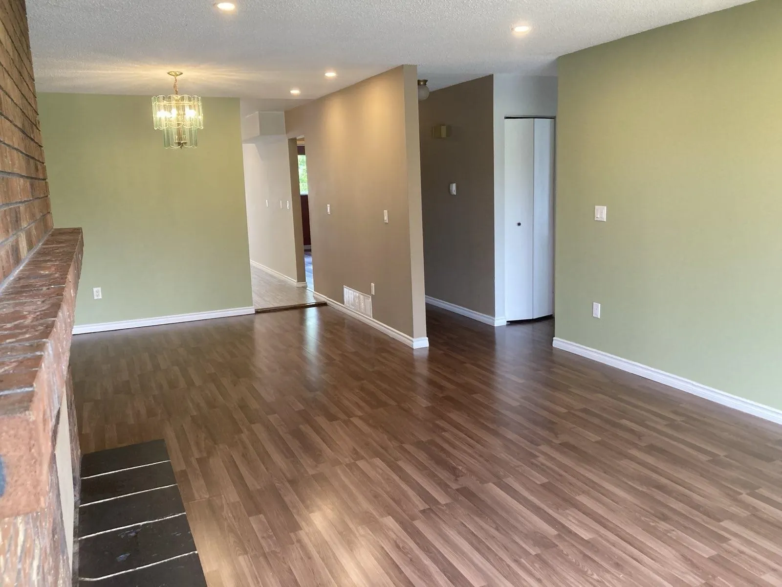 UPPER 2161 Prairie Street