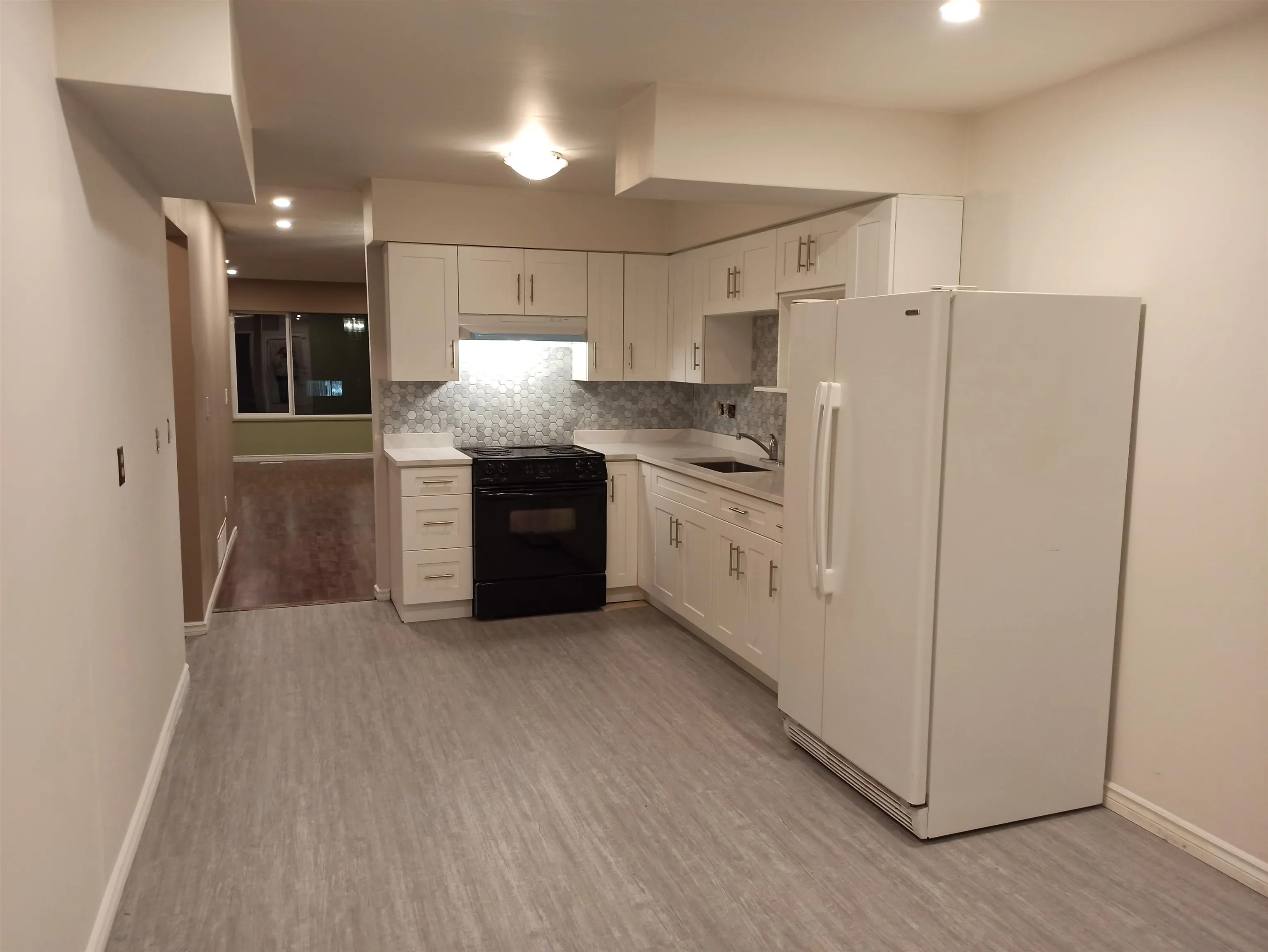 UPPER 2161 Prairie Street