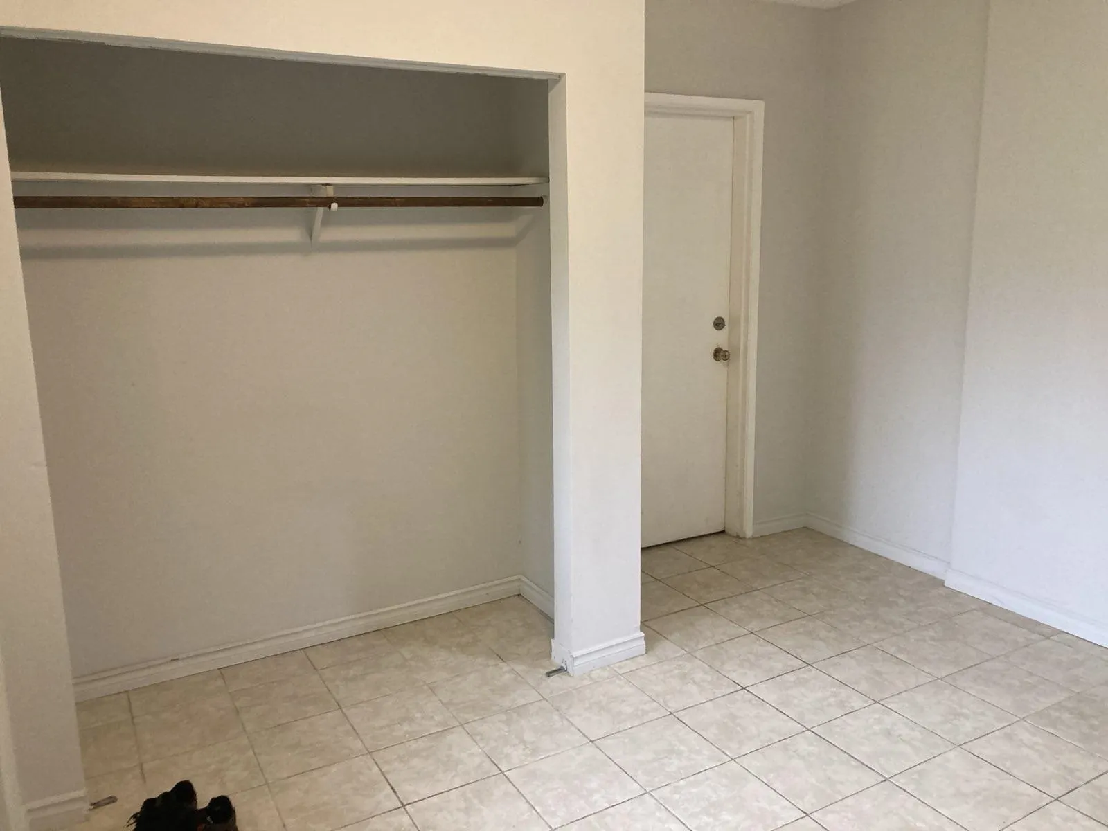 UPPER 2161 Prairie Street