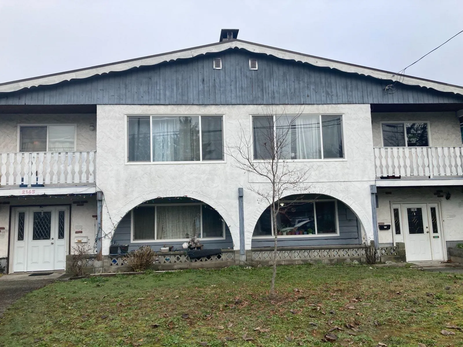 UPPER 2161 Prairie Street