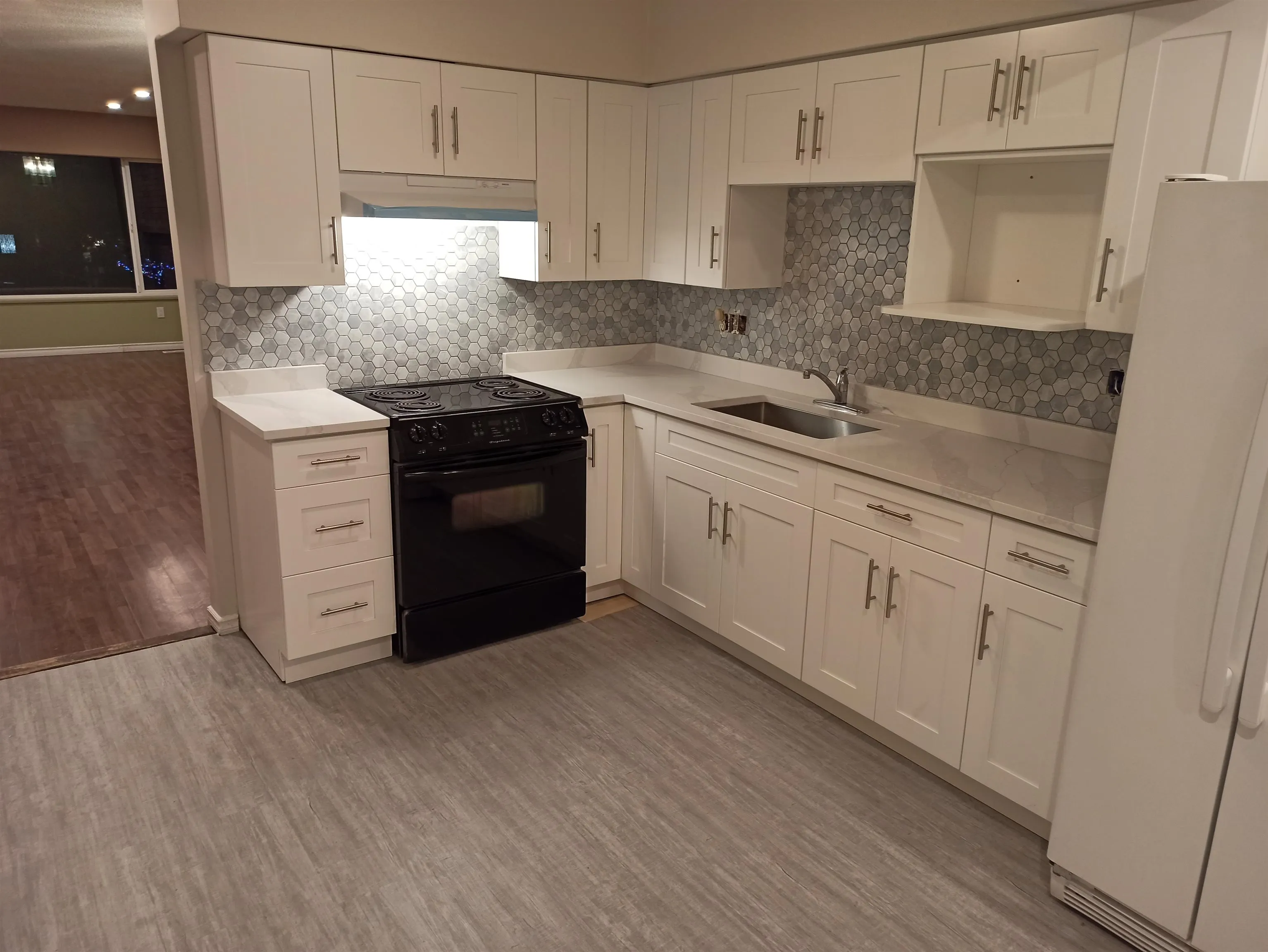 UPPER 2161 Prairie Street