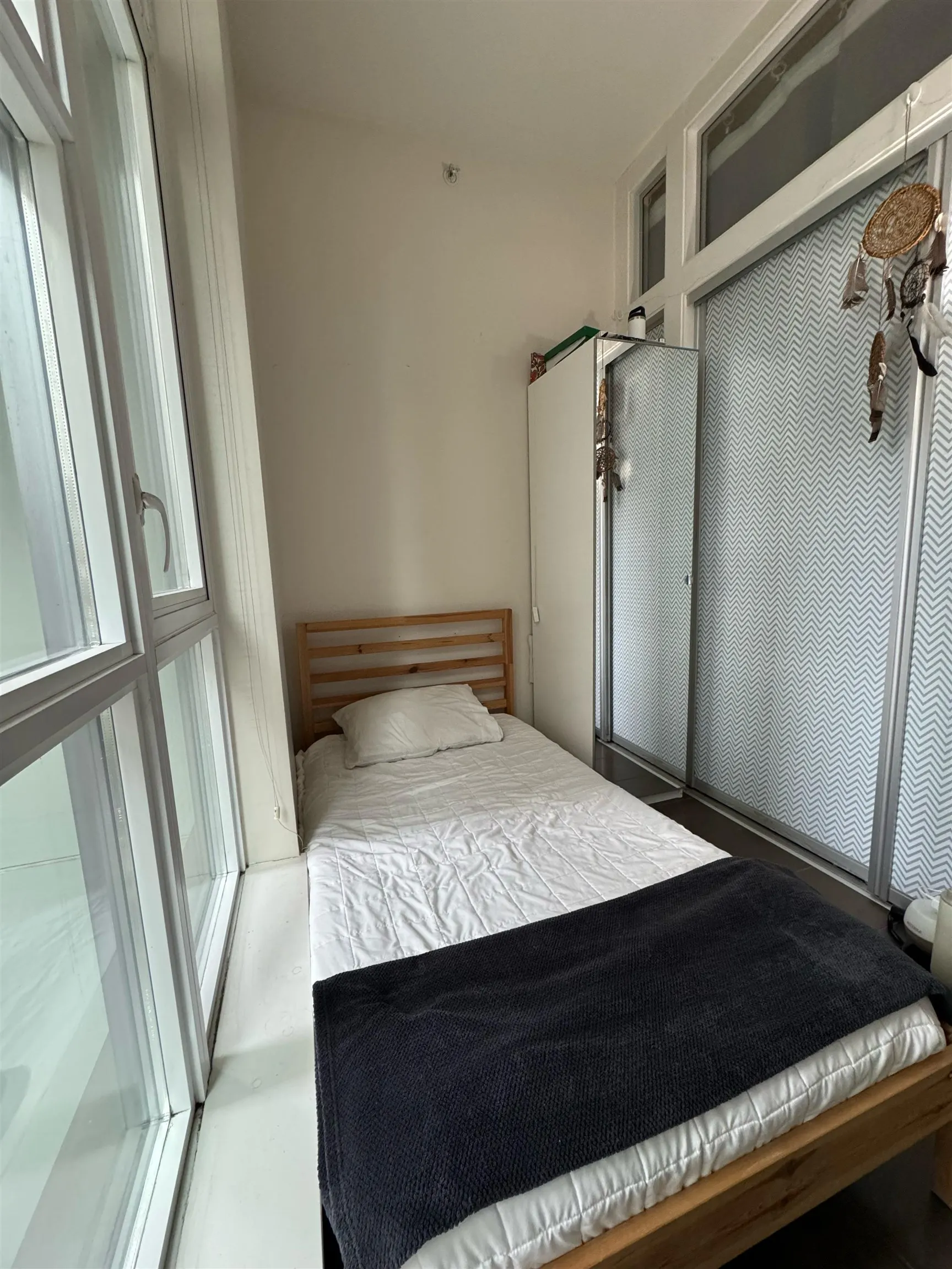 412 1205 Howe Street