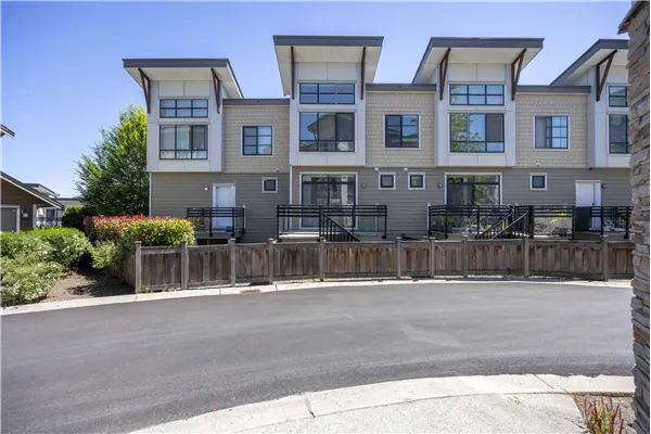 11 9989 E Barnston Drive