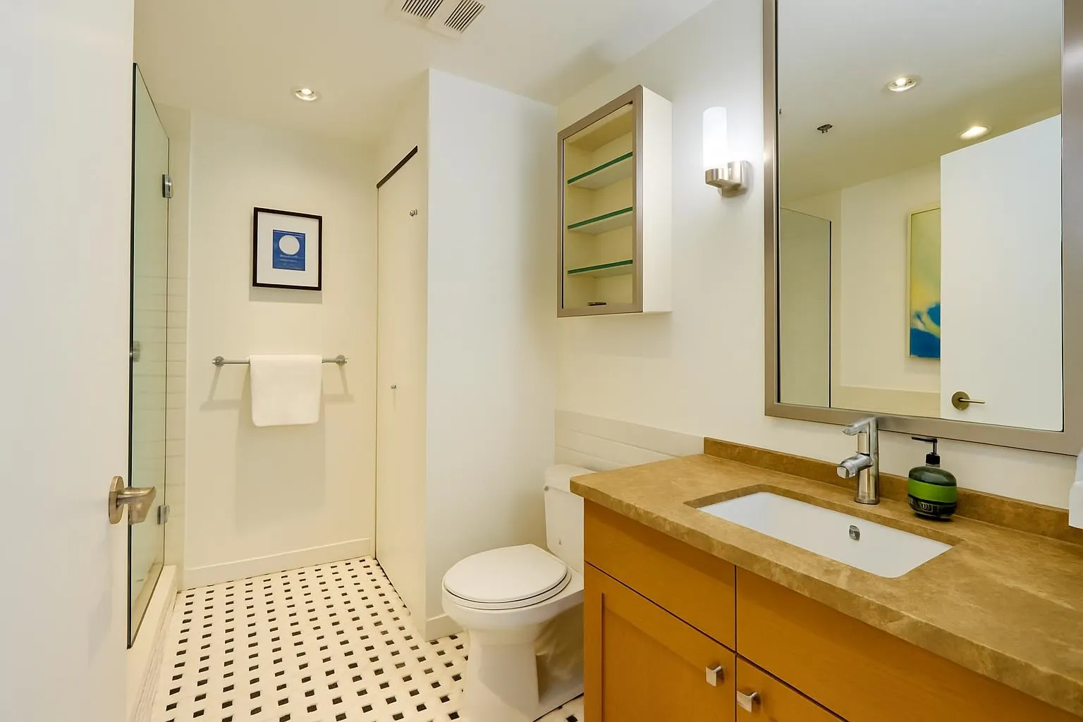 1605 821 Cambie Street