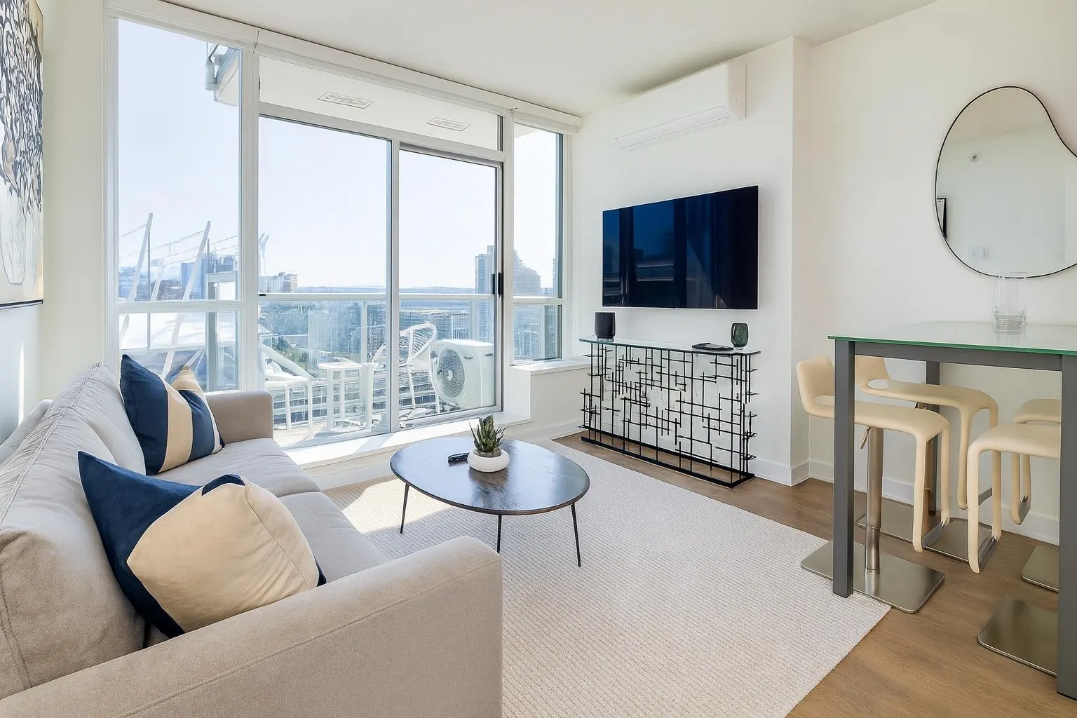 1605 821 Cambie Street