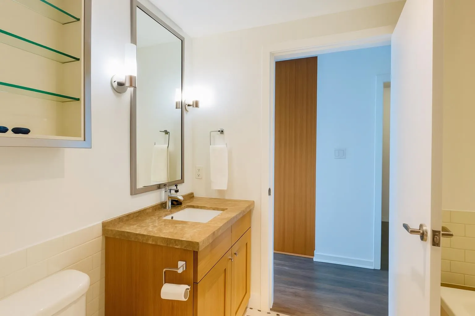 1605 821 Cambie Street