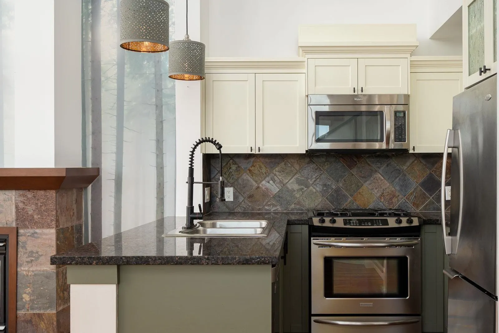 522 10 Renaissance Square