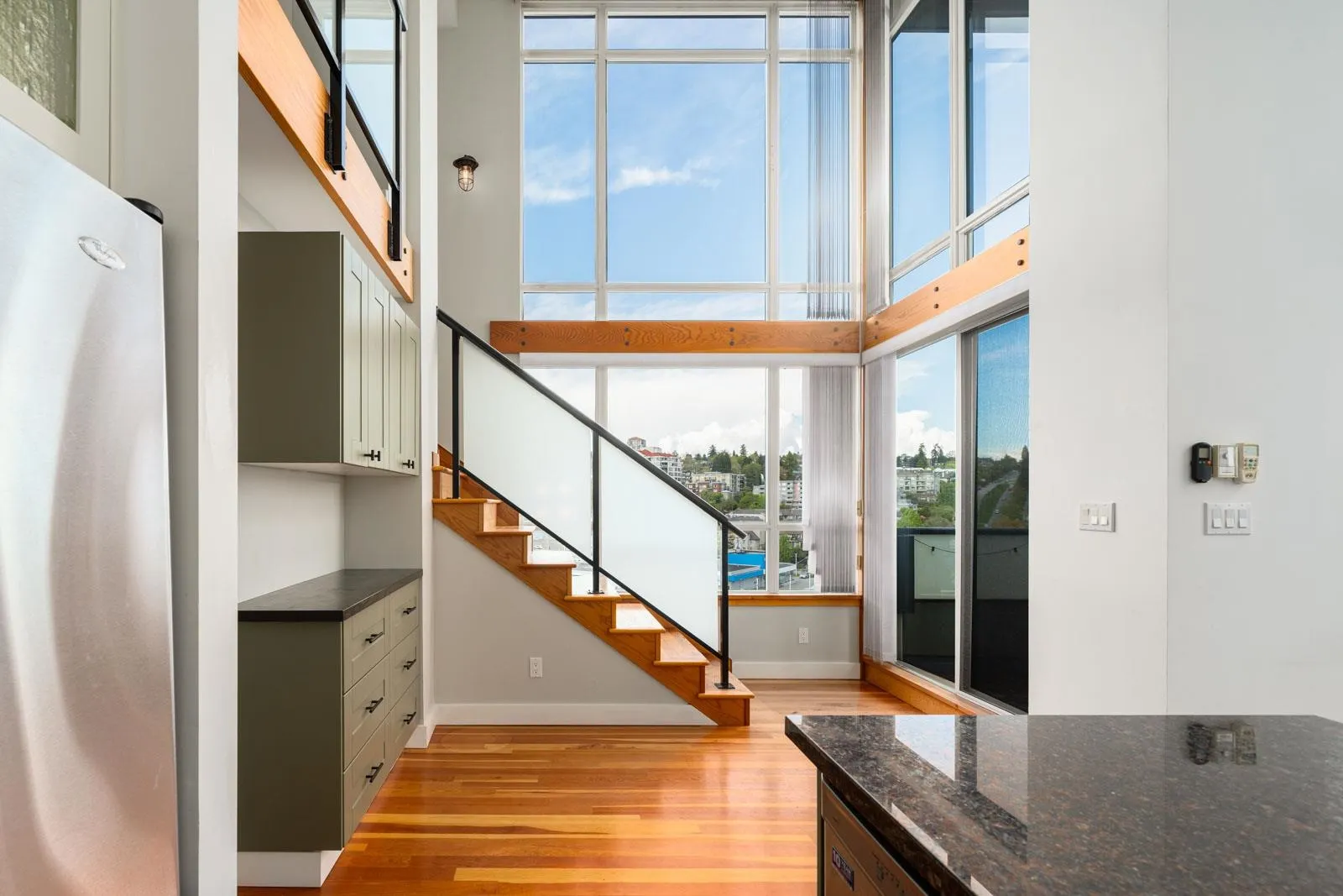 522 10 Renaissance Square