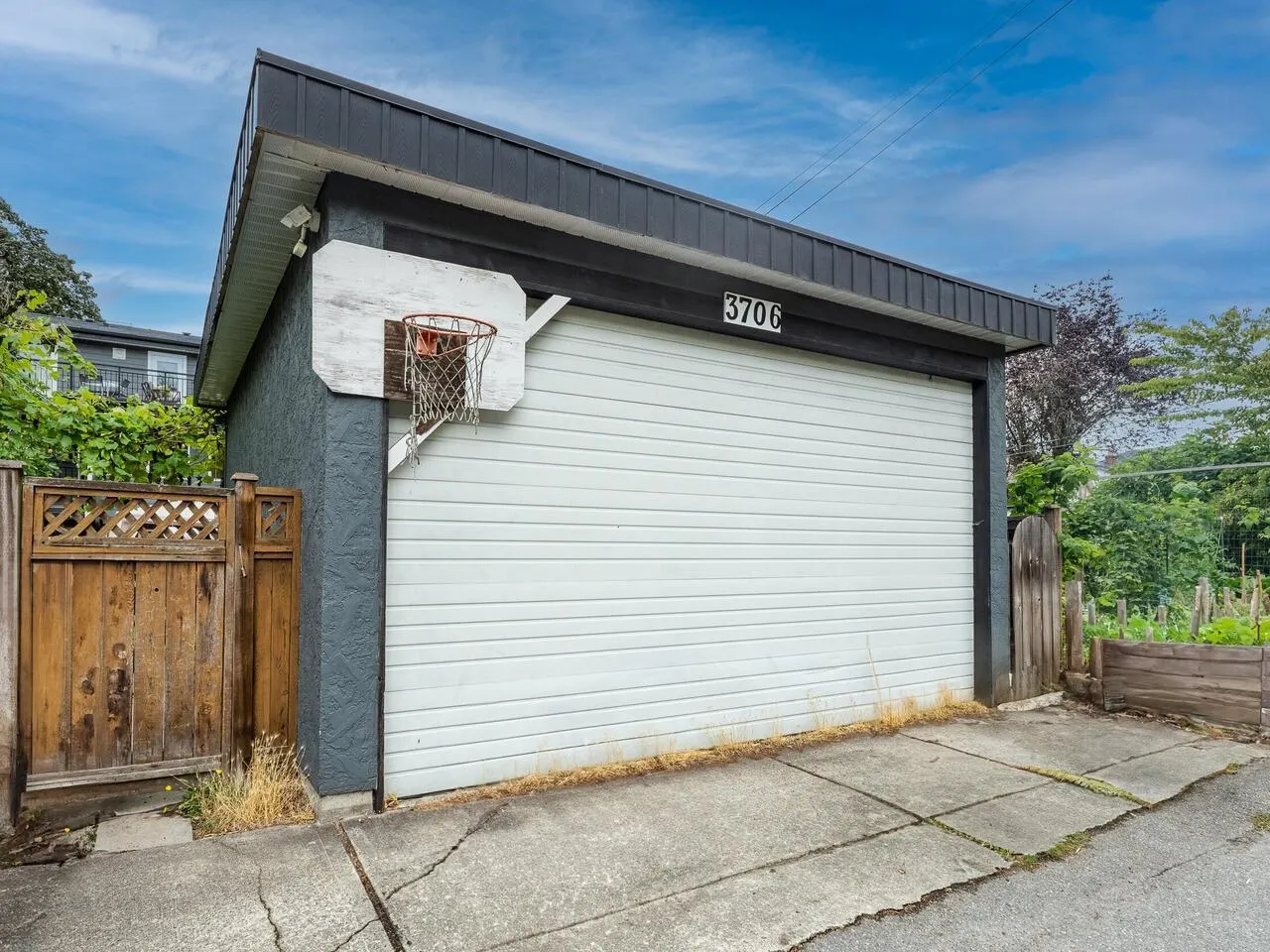 3706 W King Edward Avenue