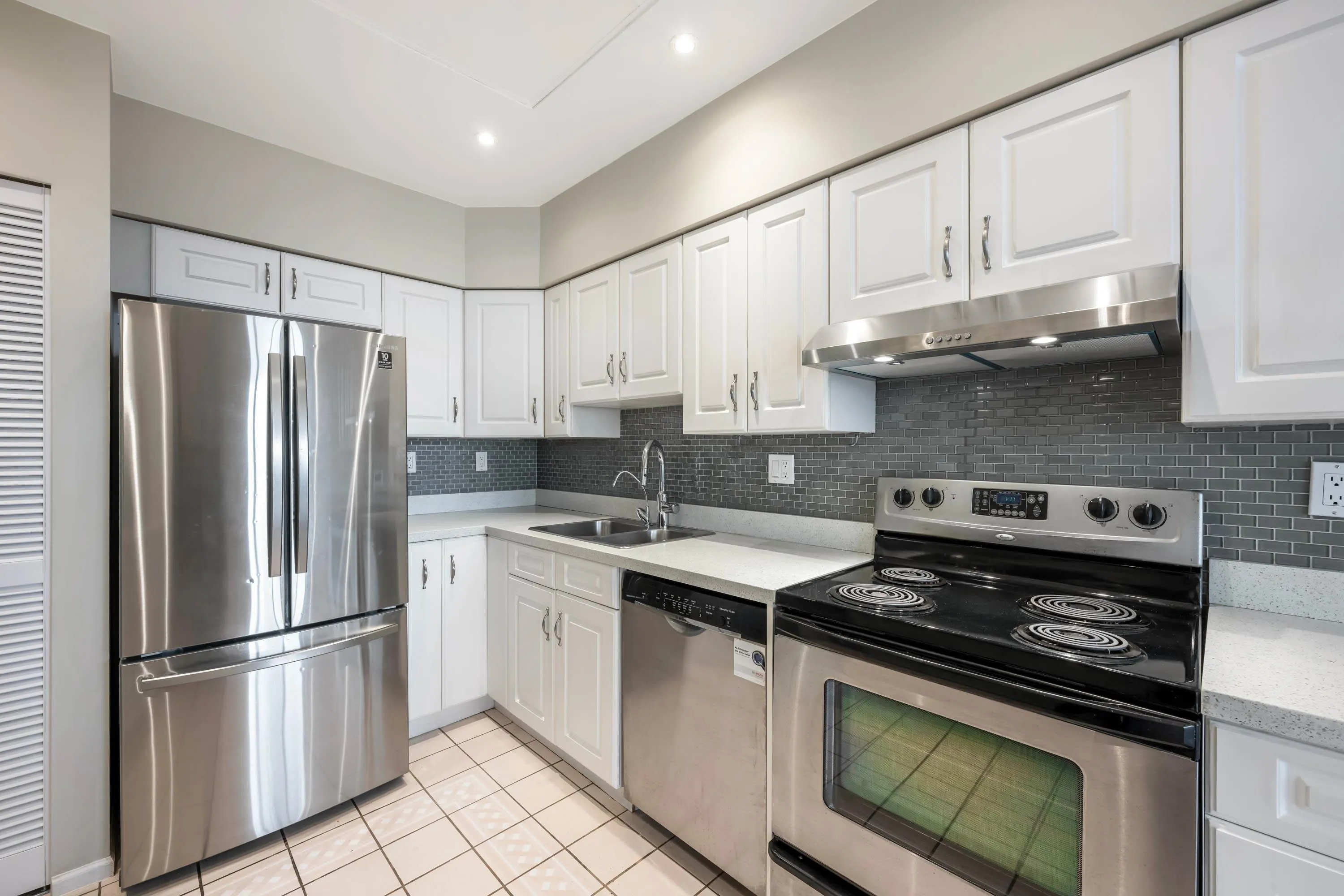 702 5885 Olive Avenue