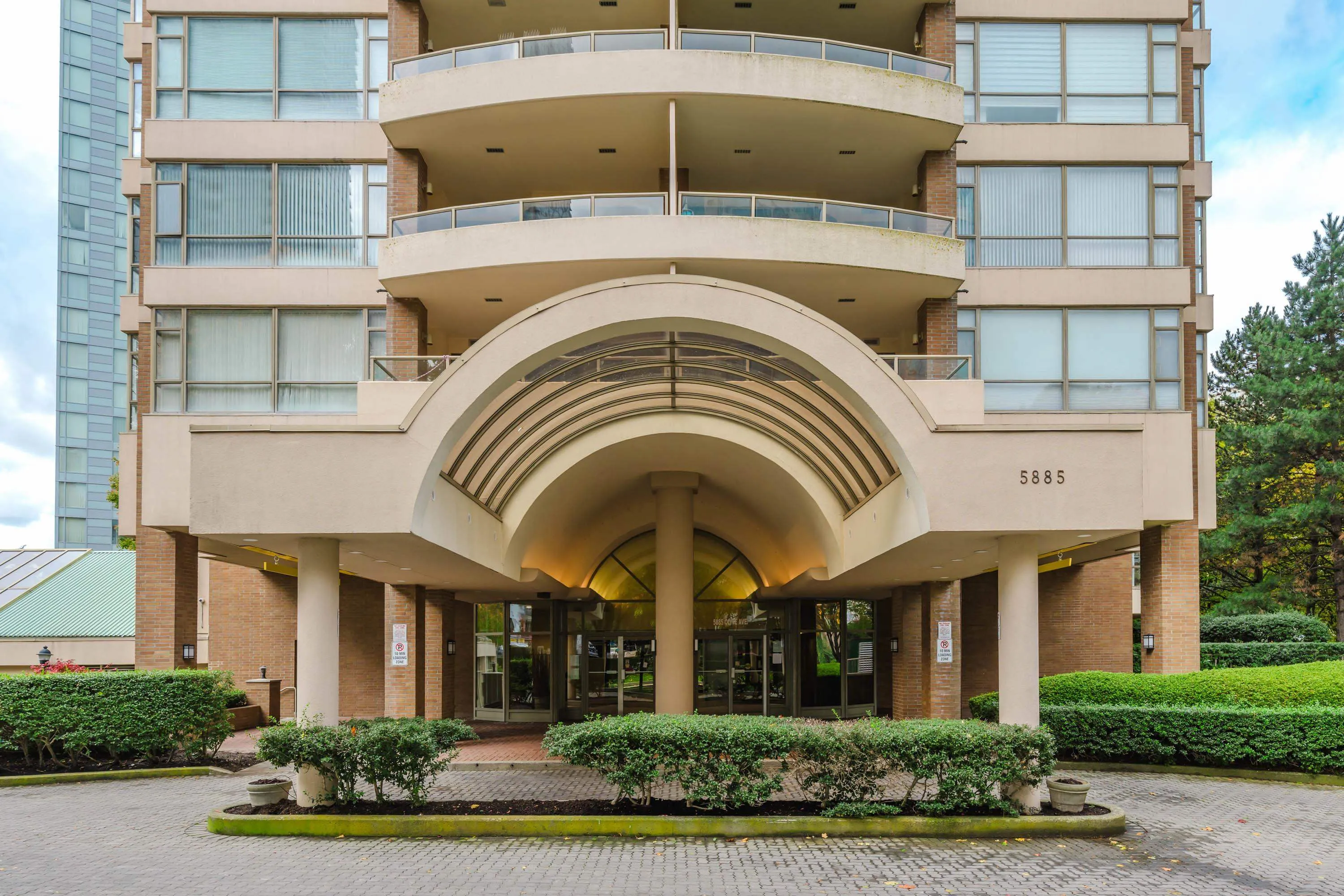 702 5885 Olive Avenue