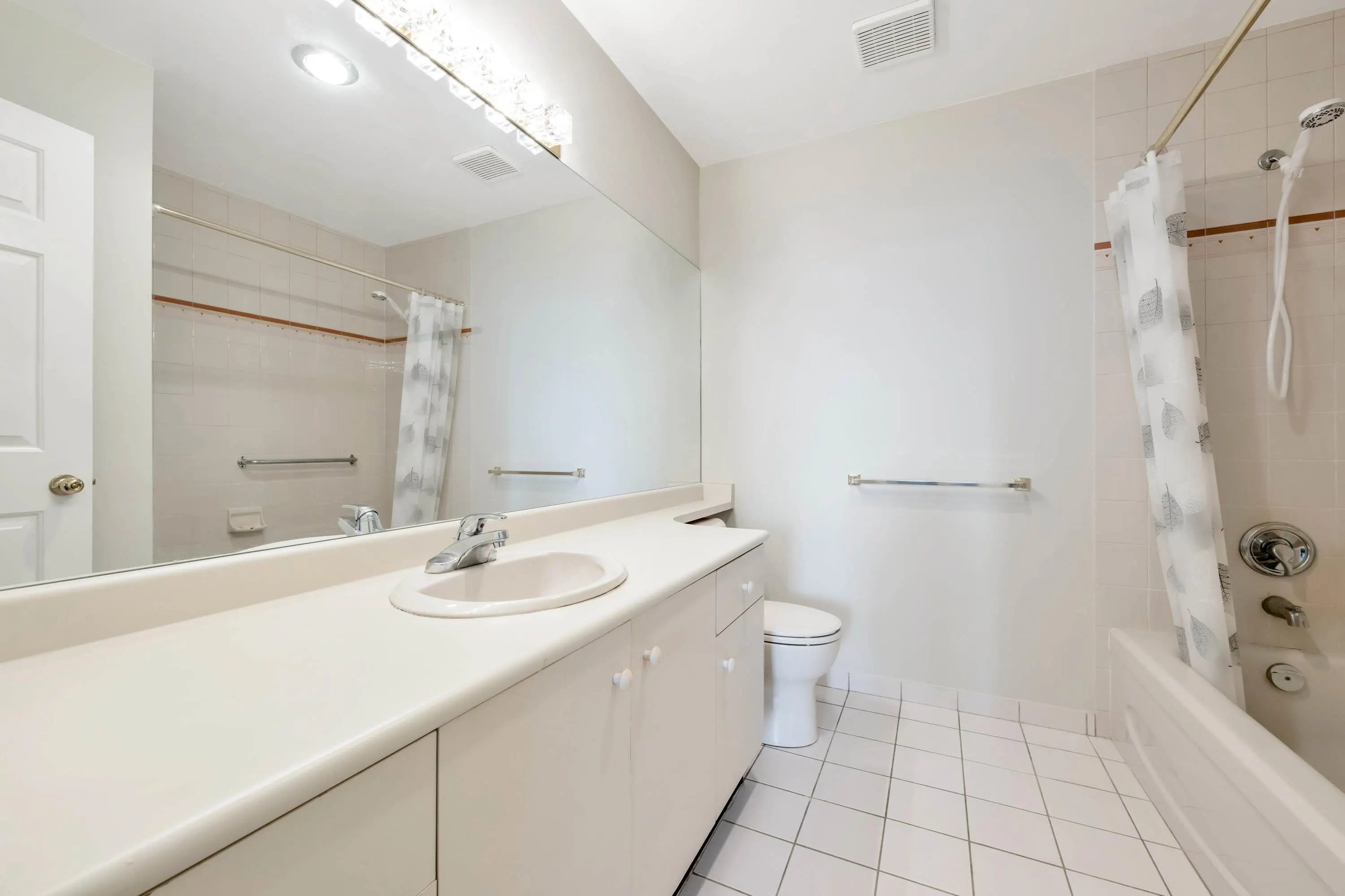 702 5885 Olive Avenue