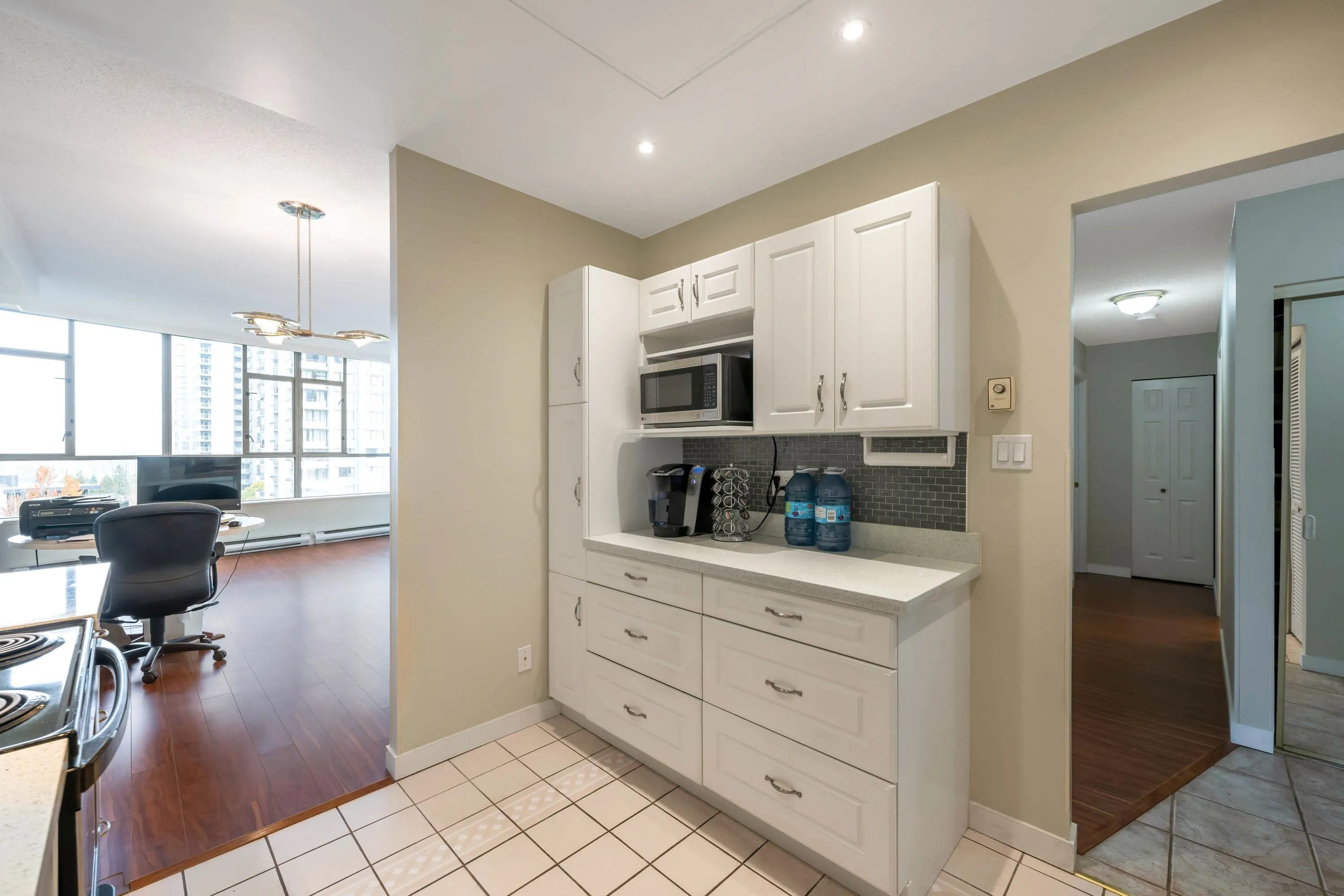 702 5885 Olive Avenue