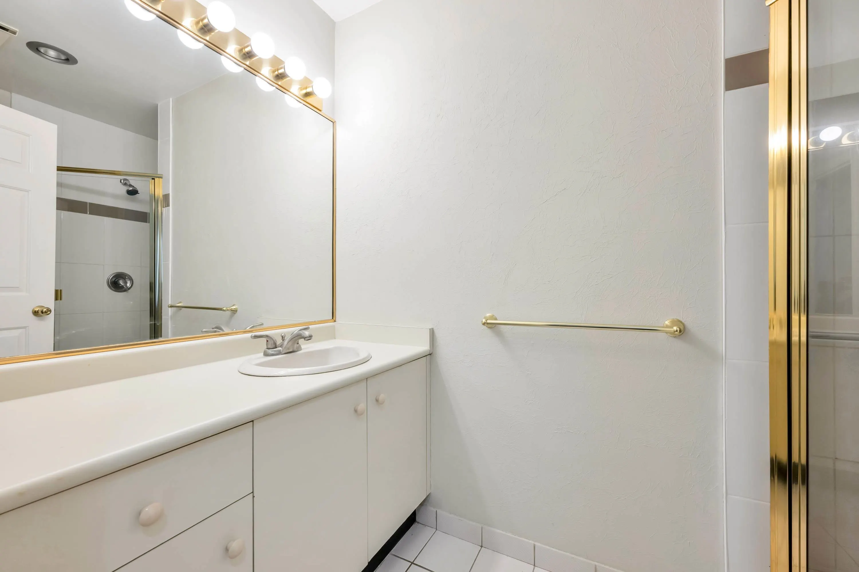 702 5885 Olive Avenue