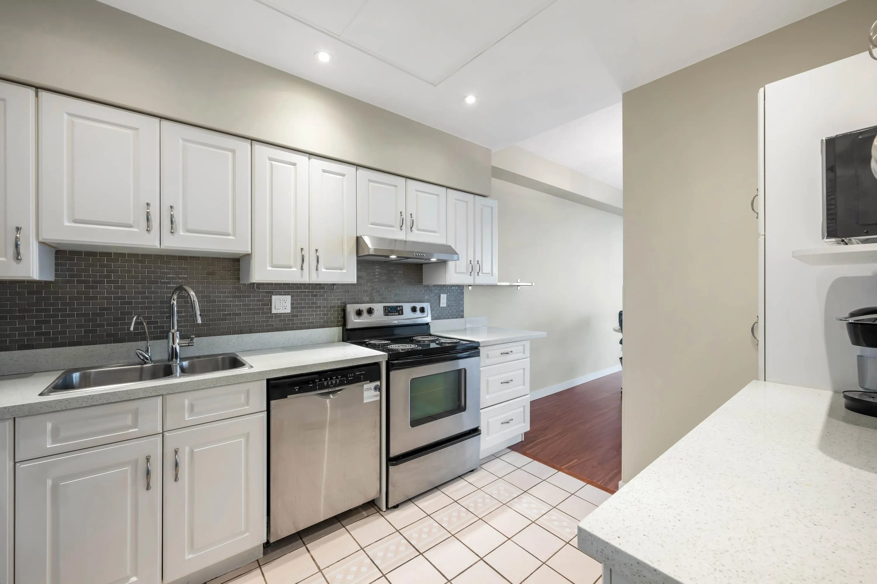 702 5885 Olive Avenue