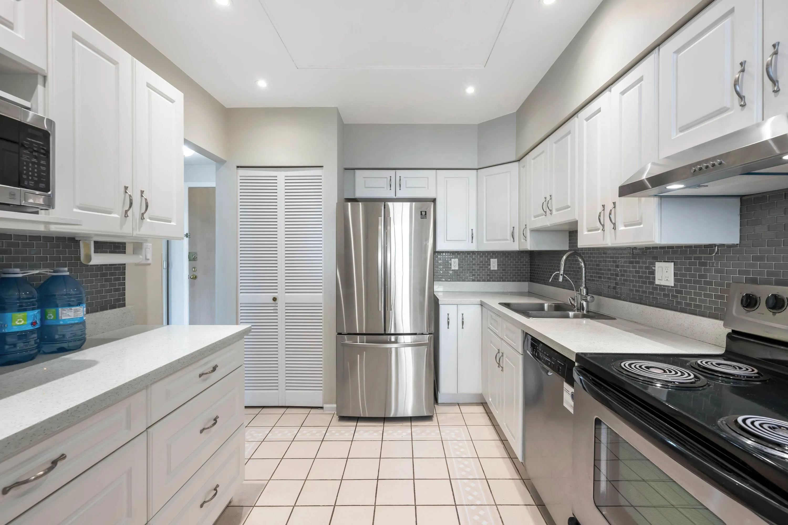 702 5885 Olive Avenue