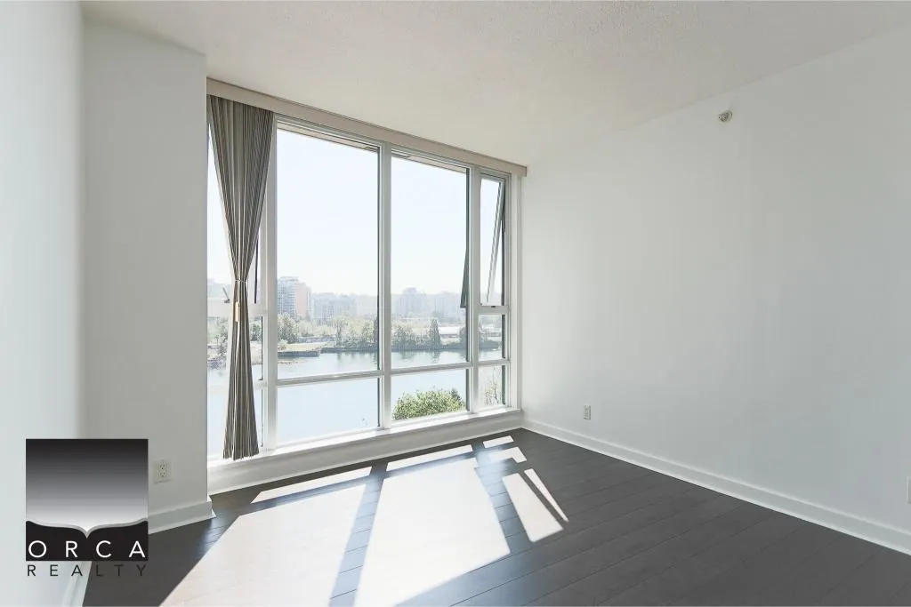 903 918 Cooperage Way