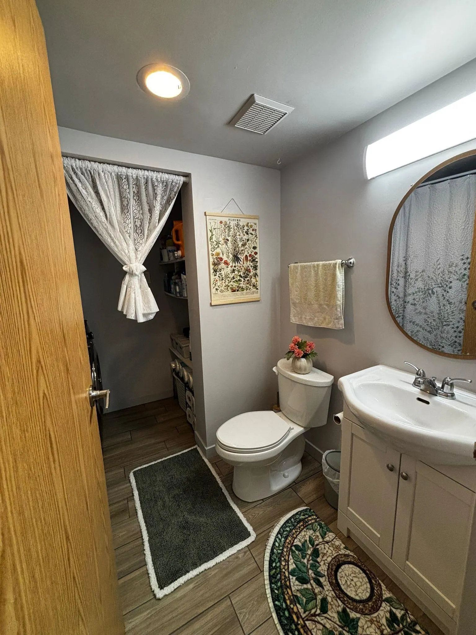 904 9521 Cardston Court