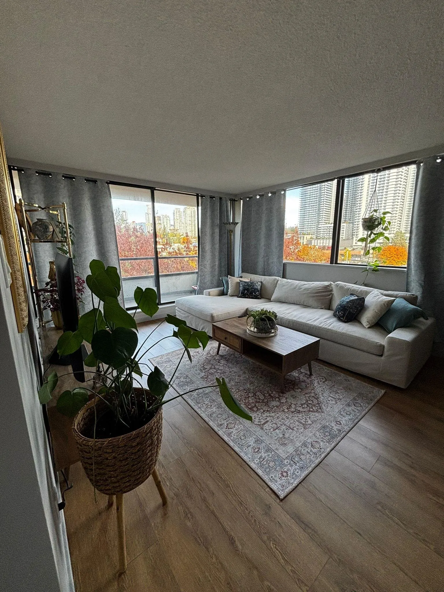 904 9521 Cardston Court