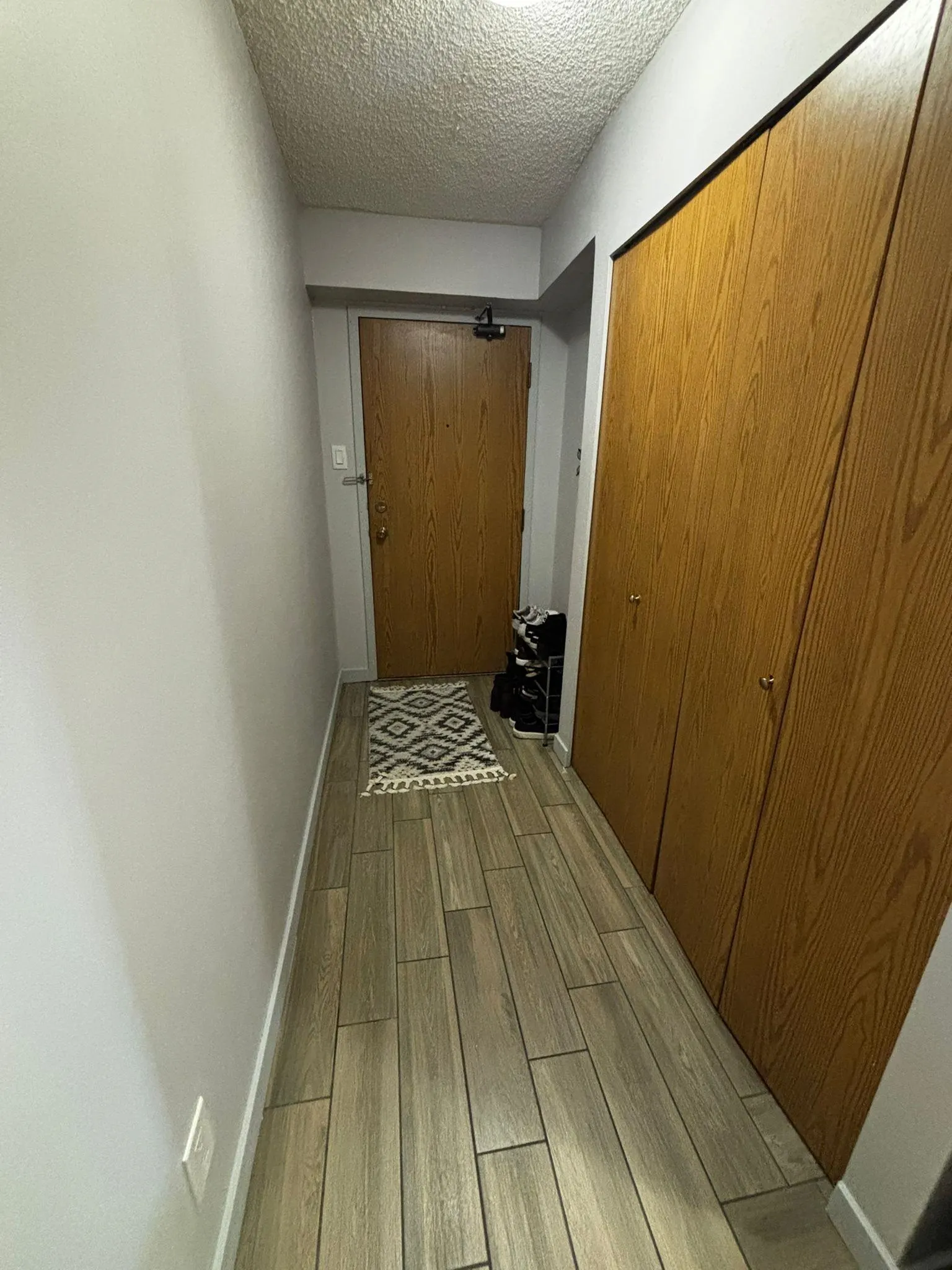 904 9521 Cardston Court