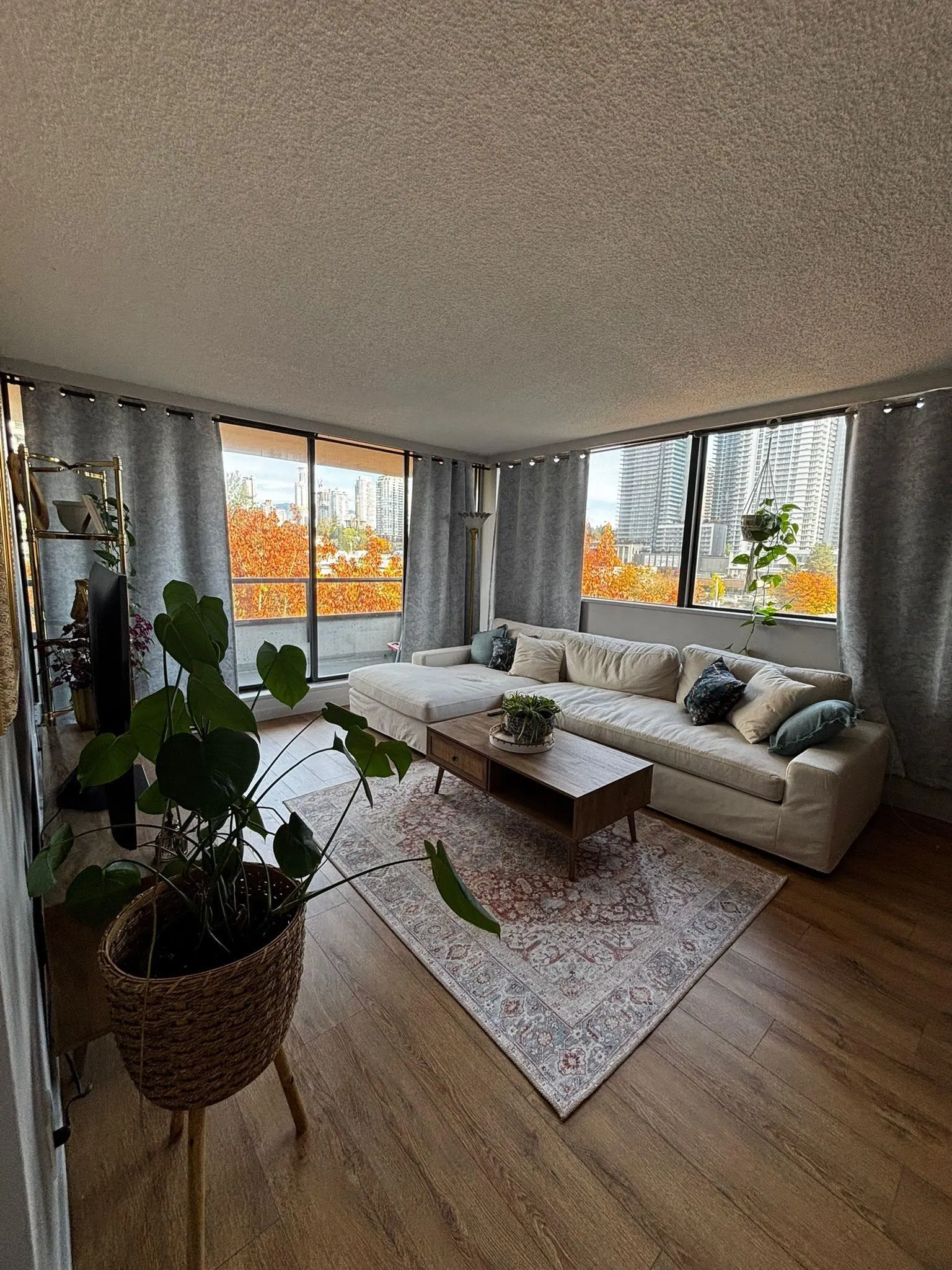 904 9521 Cardston Court