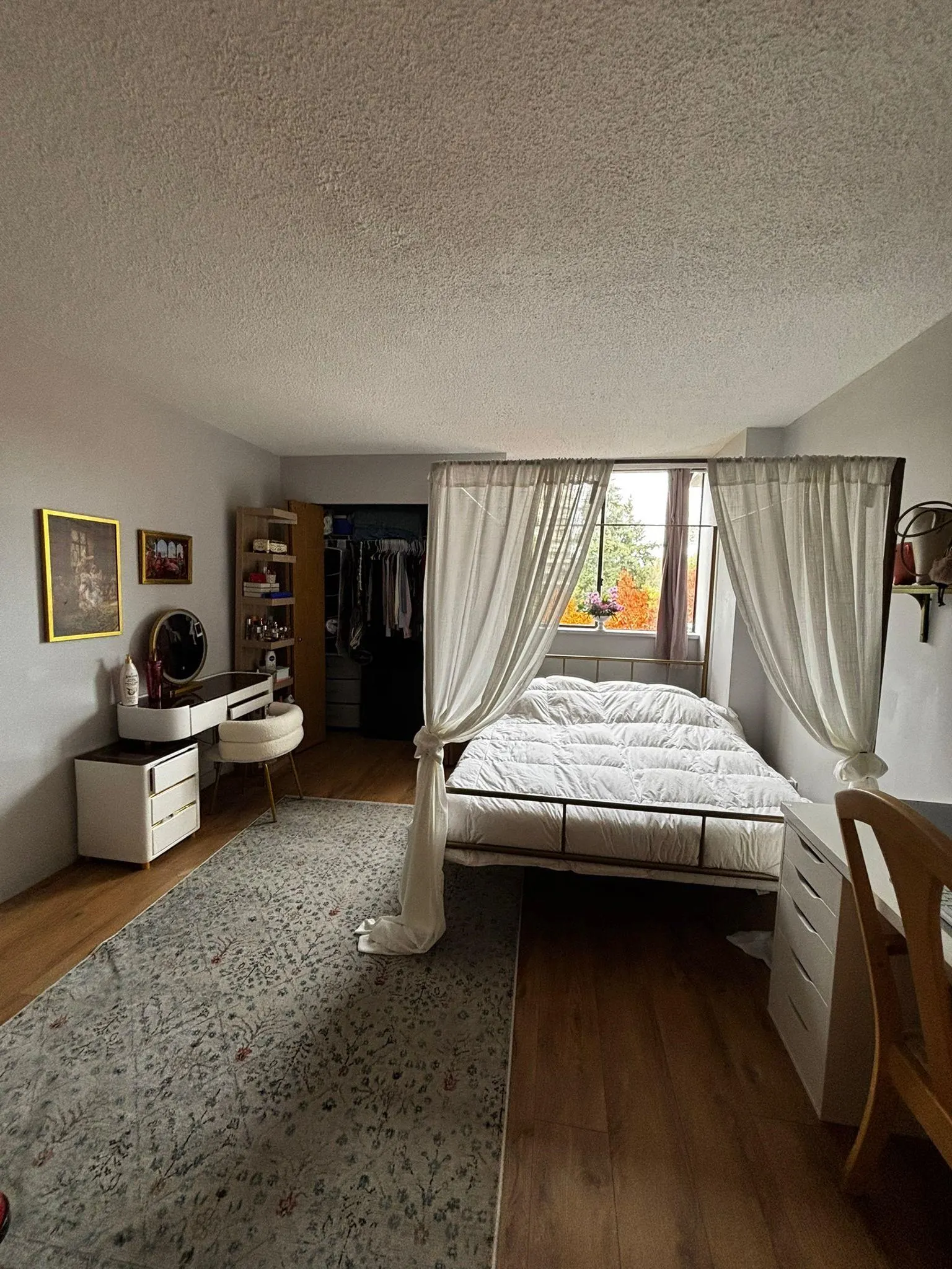 904 9521 Cardston Court