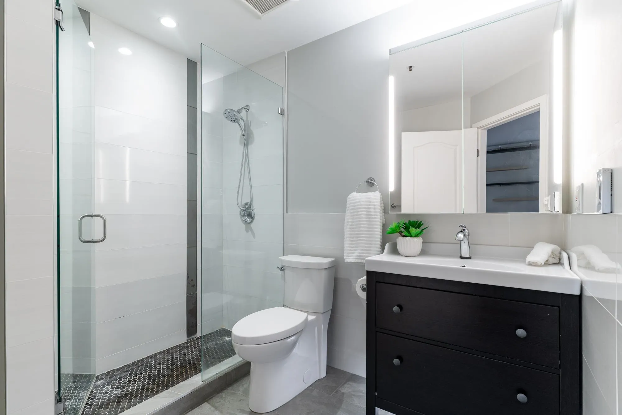 112 7600 Moffatt Road