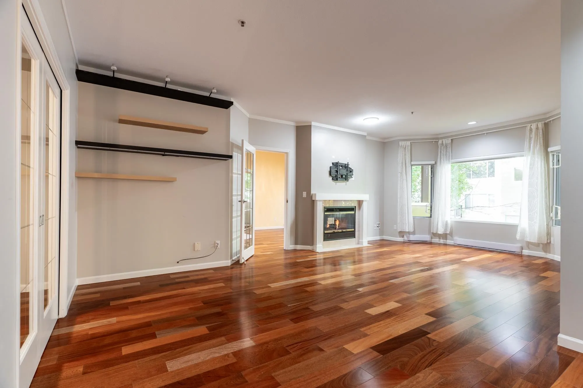 112 7600 Moffatt Road