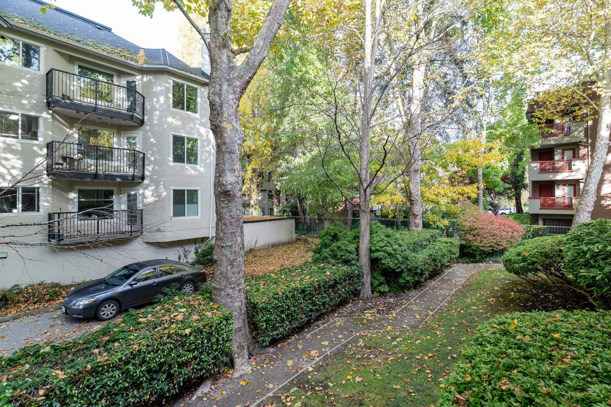 112 7600 Moffatt Road