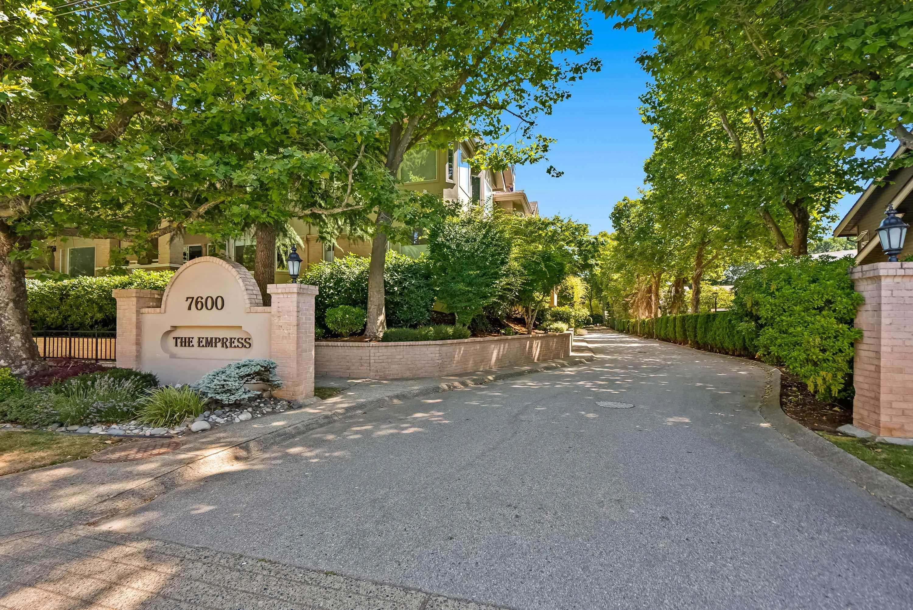 112 7600 Moffatt Road