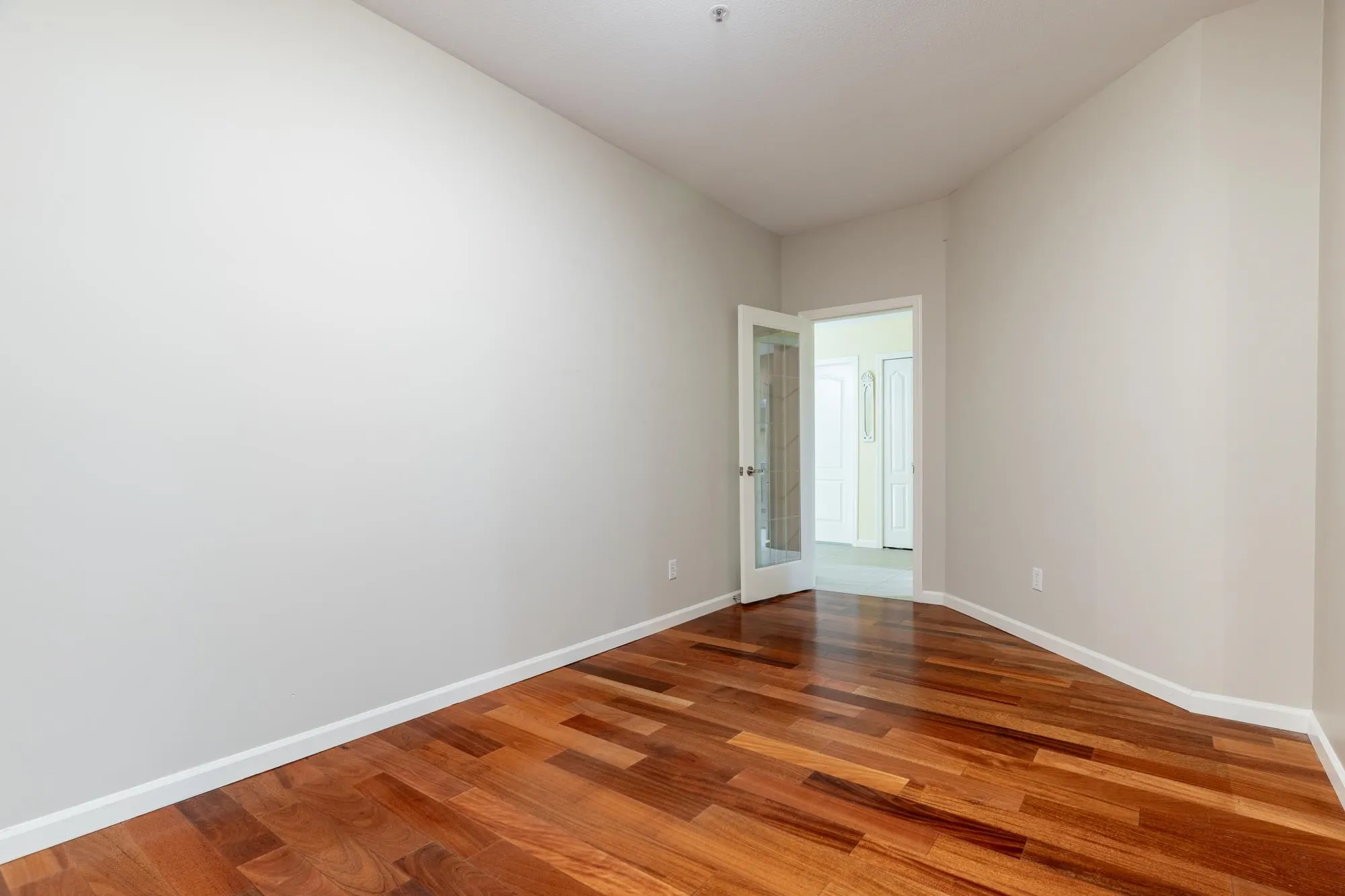 112 7600 Moffatt Road