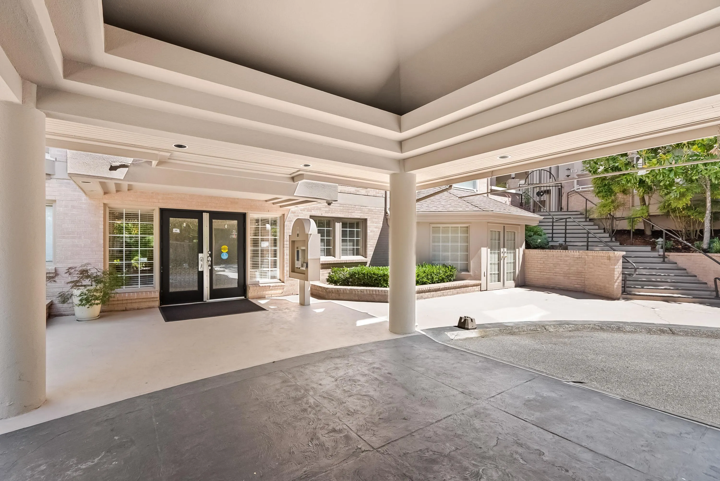 112 7600 Moffatt Road