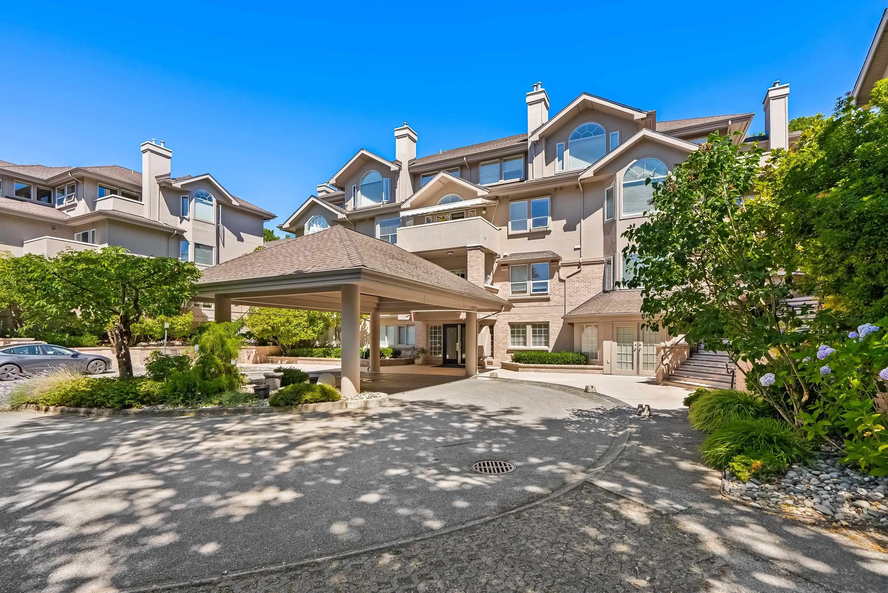 112 7600 Moffatt Road