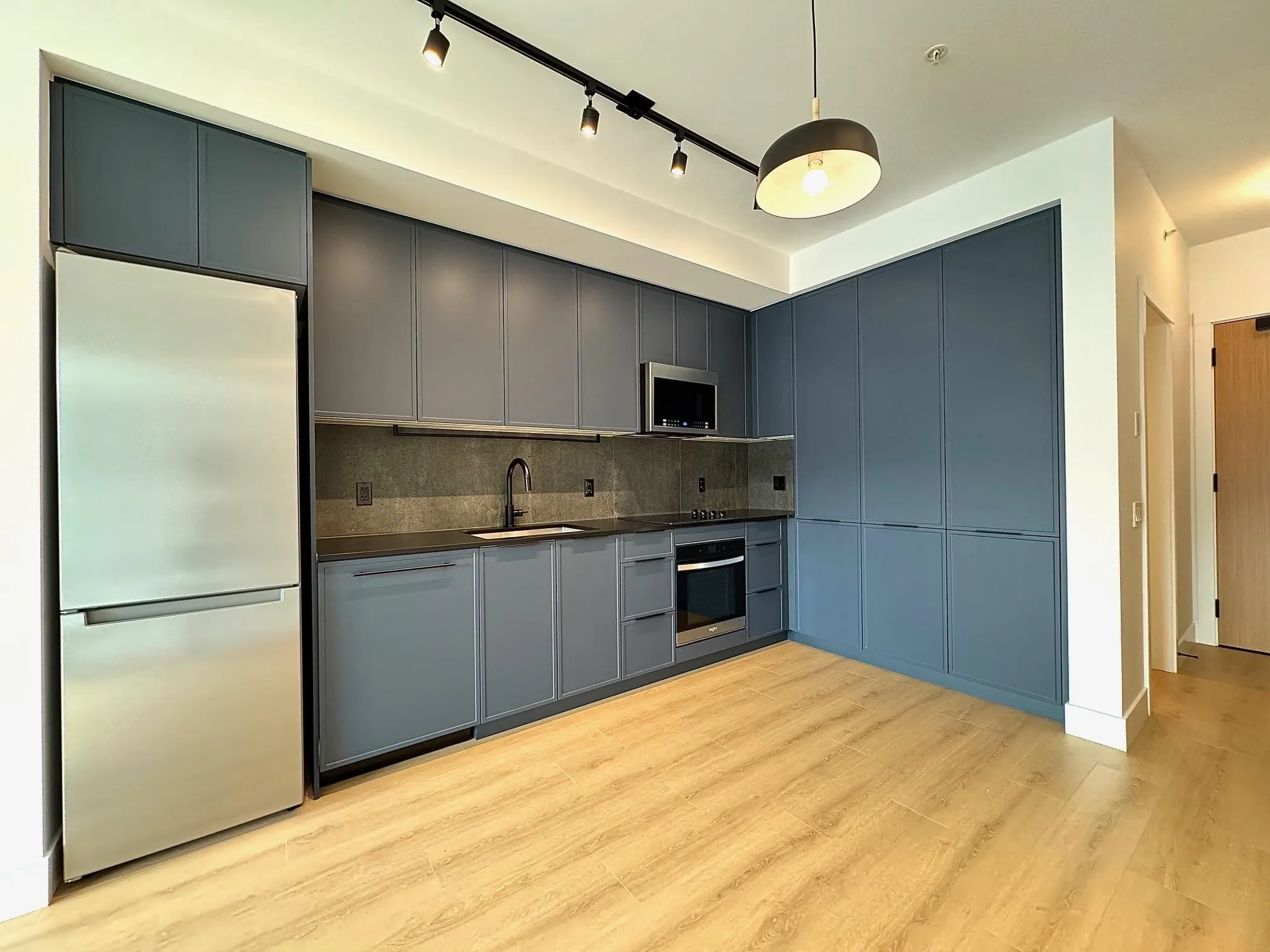 504 3075 Murray Street