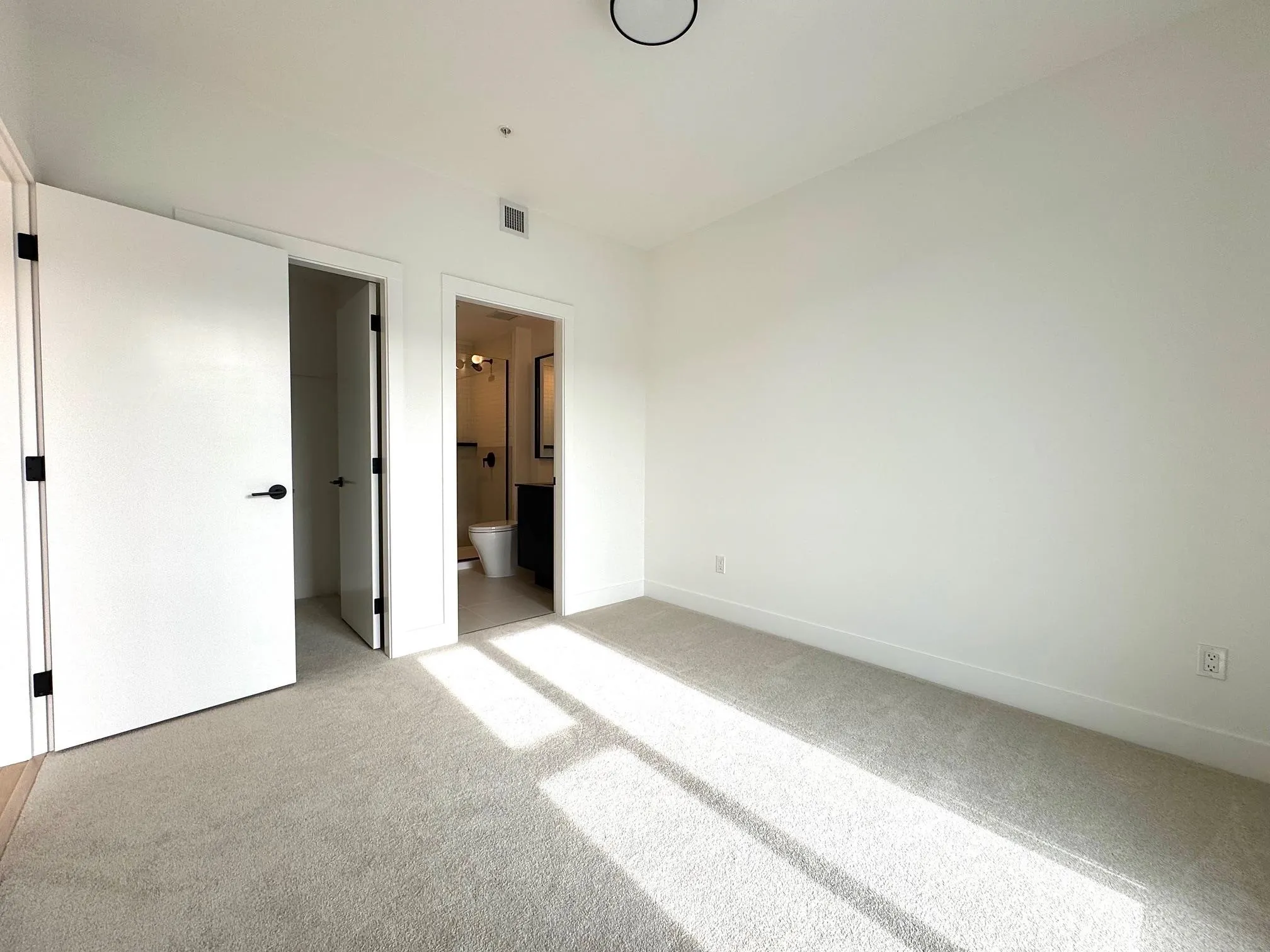 504 3075 Murray Street