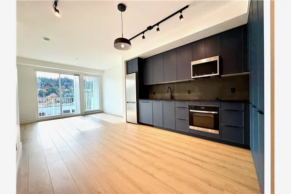 504 3075 Murray Street