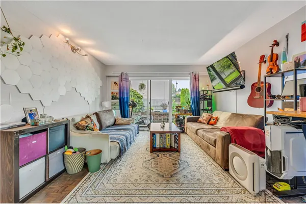 207 2025 W 2nd Avenue